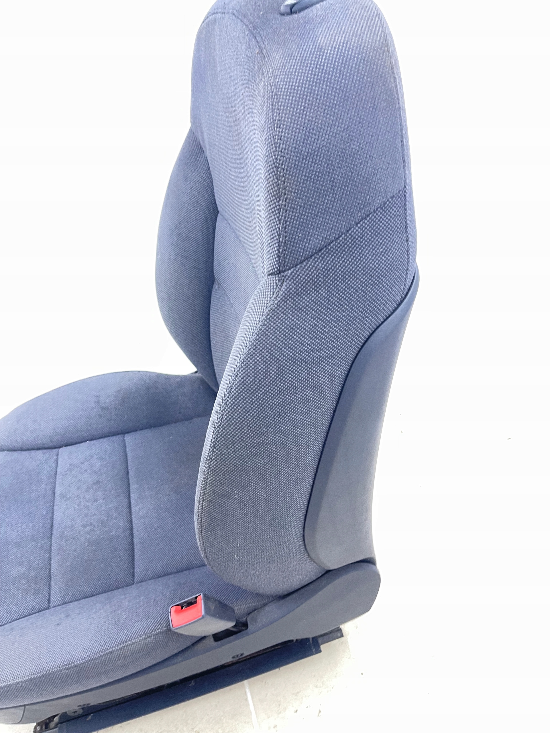 AUDI A8 D3 sedačka spolujezdce pravý předek MATERIAL EUROPA