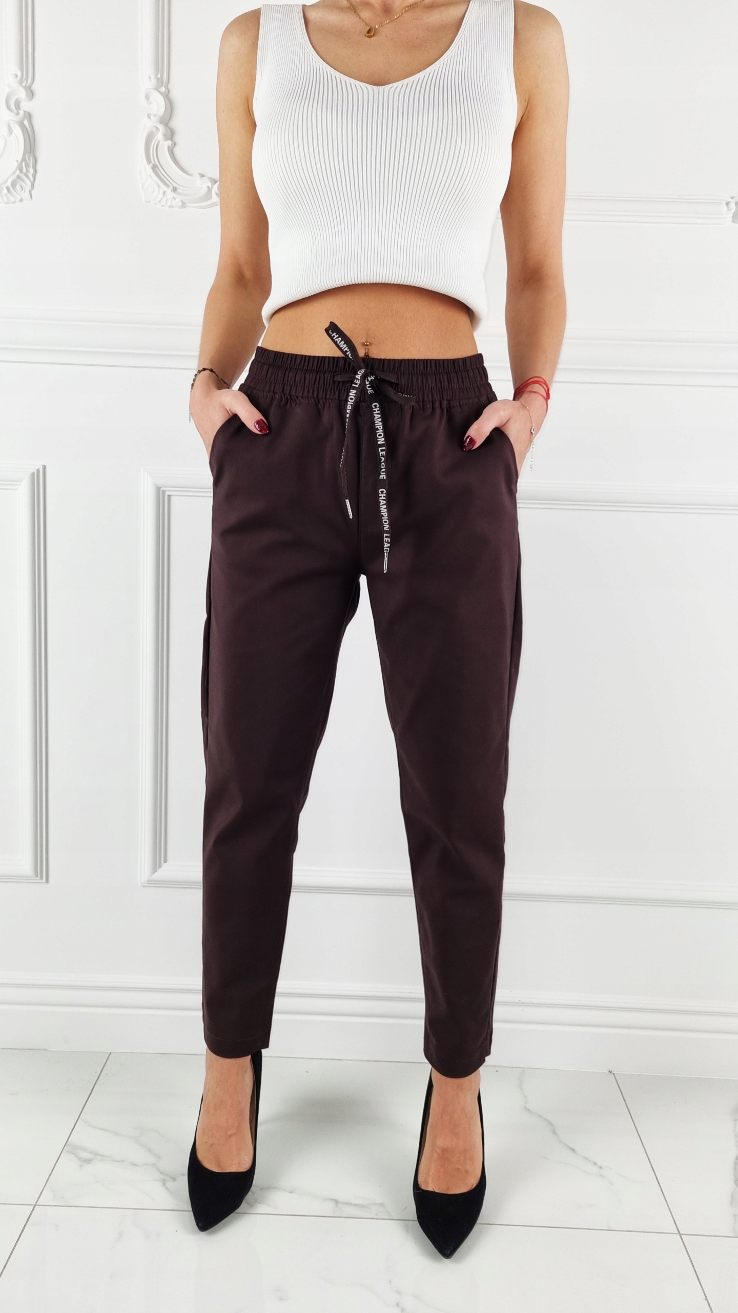 ELEGANCKIE DAMSKIE SPODNIE GUMKA 7/8 Plus-Size Kolor brązowy