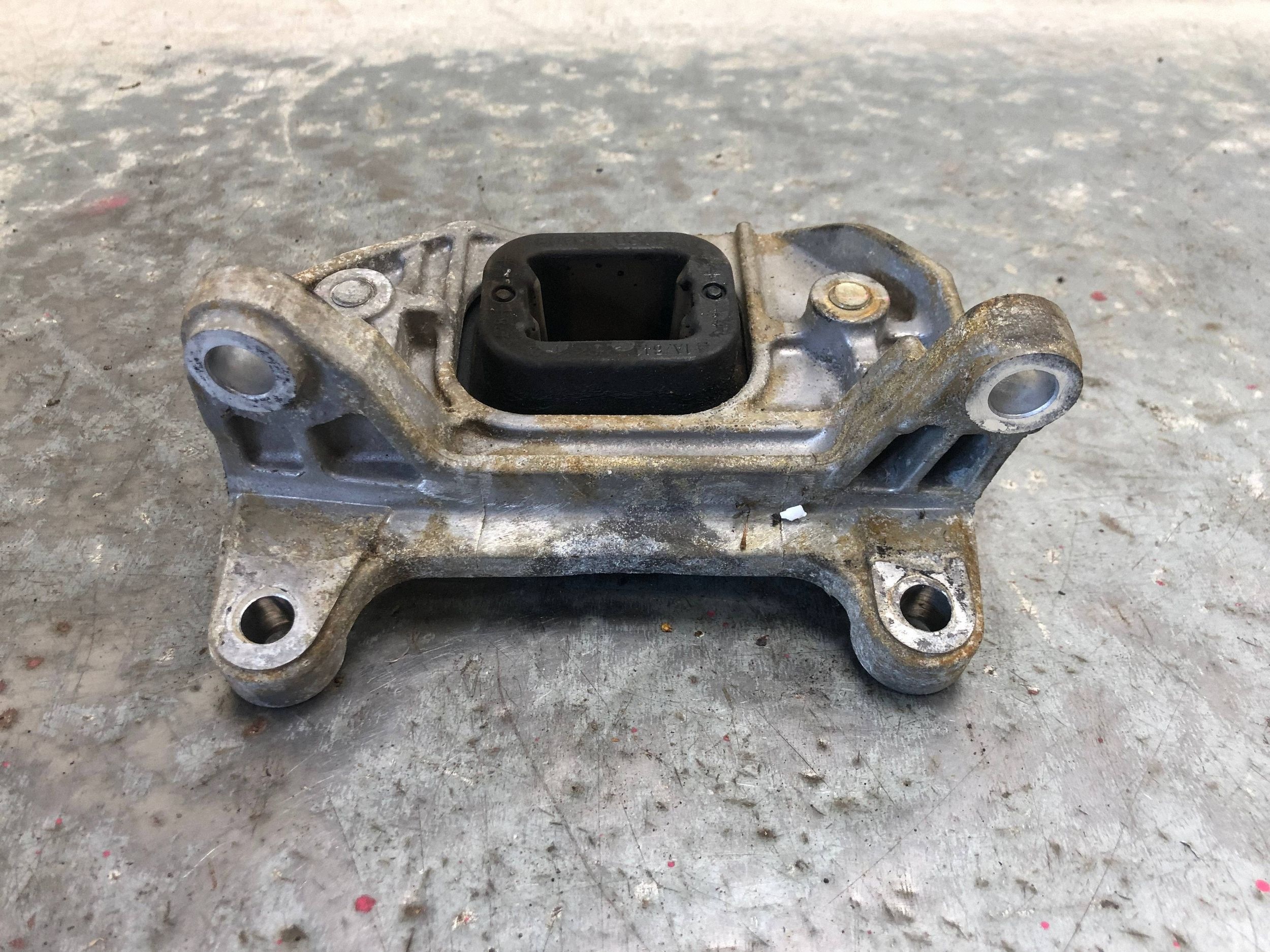 holder engine mount NISSAN VERSA 1.6 HR16 112201HA0B