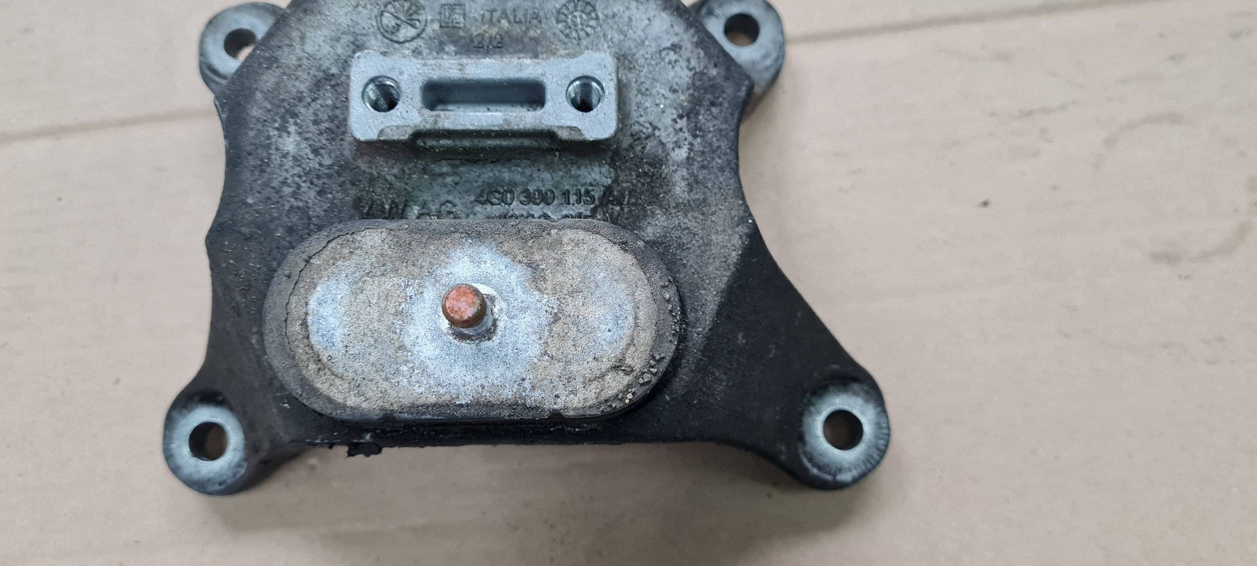 A6 C7 4G LIFT console bracket holder gearboxes 2.0 TDI A7 4G 4G0399115AJ