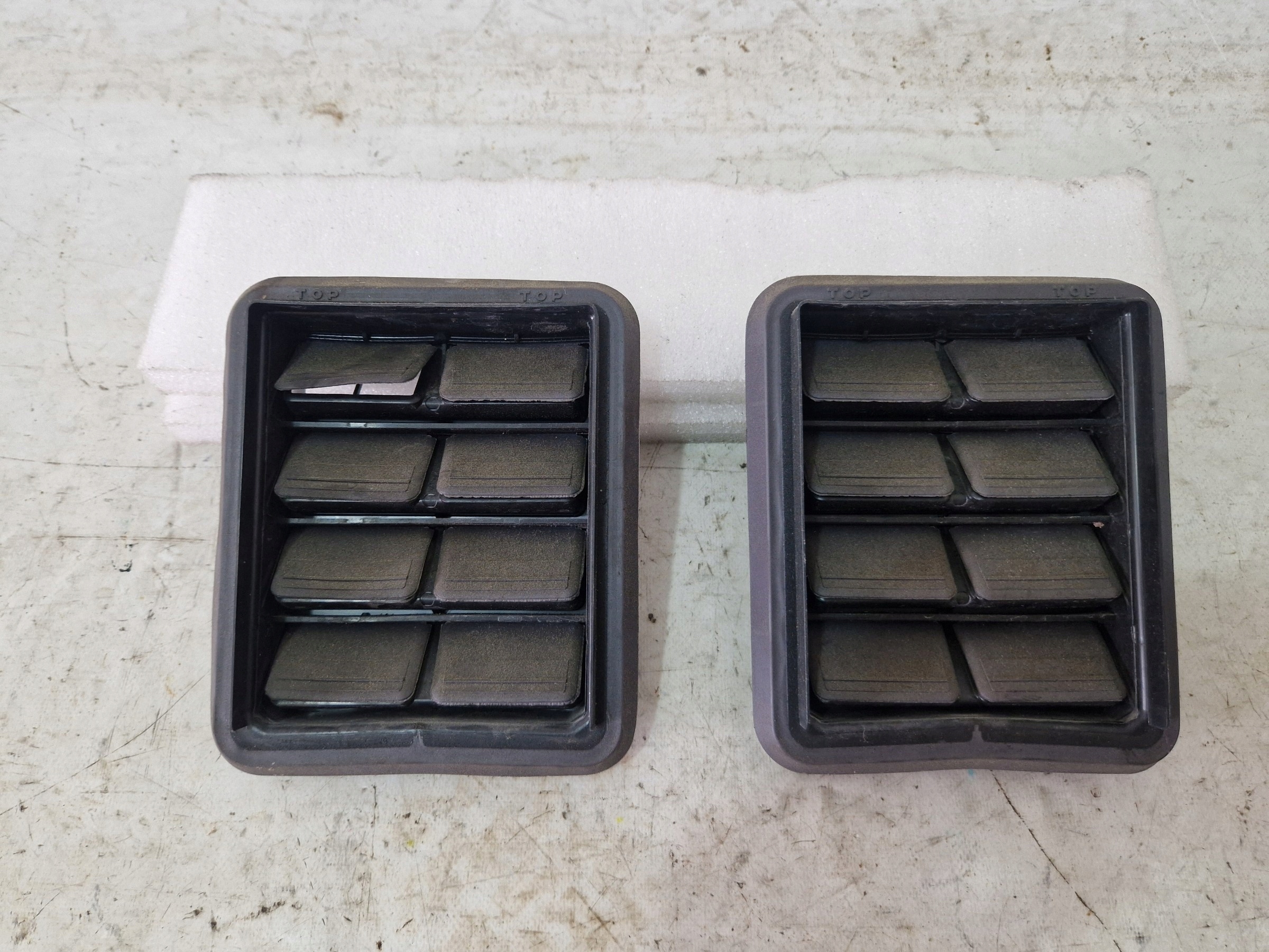 DODGE DURANGO III 2019- grid rear part DEKOMPRESYJNA WENTYLACYJNA 68260545AA
