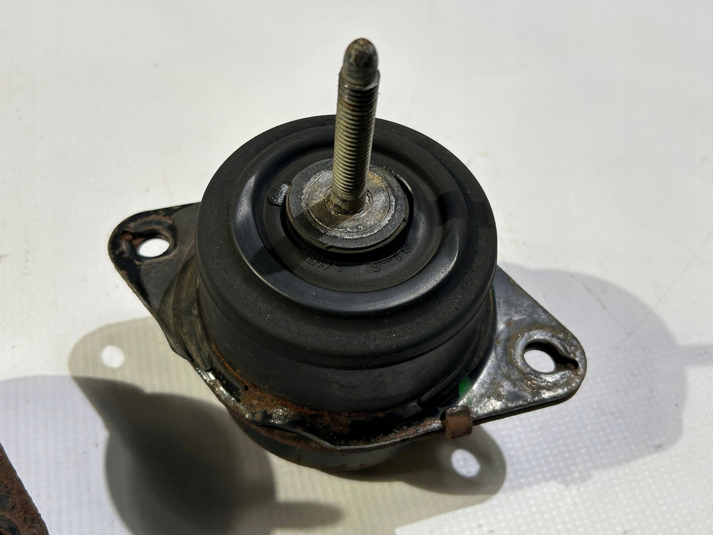 console holder engine mount right left Ford Mustang 4.6 2010
