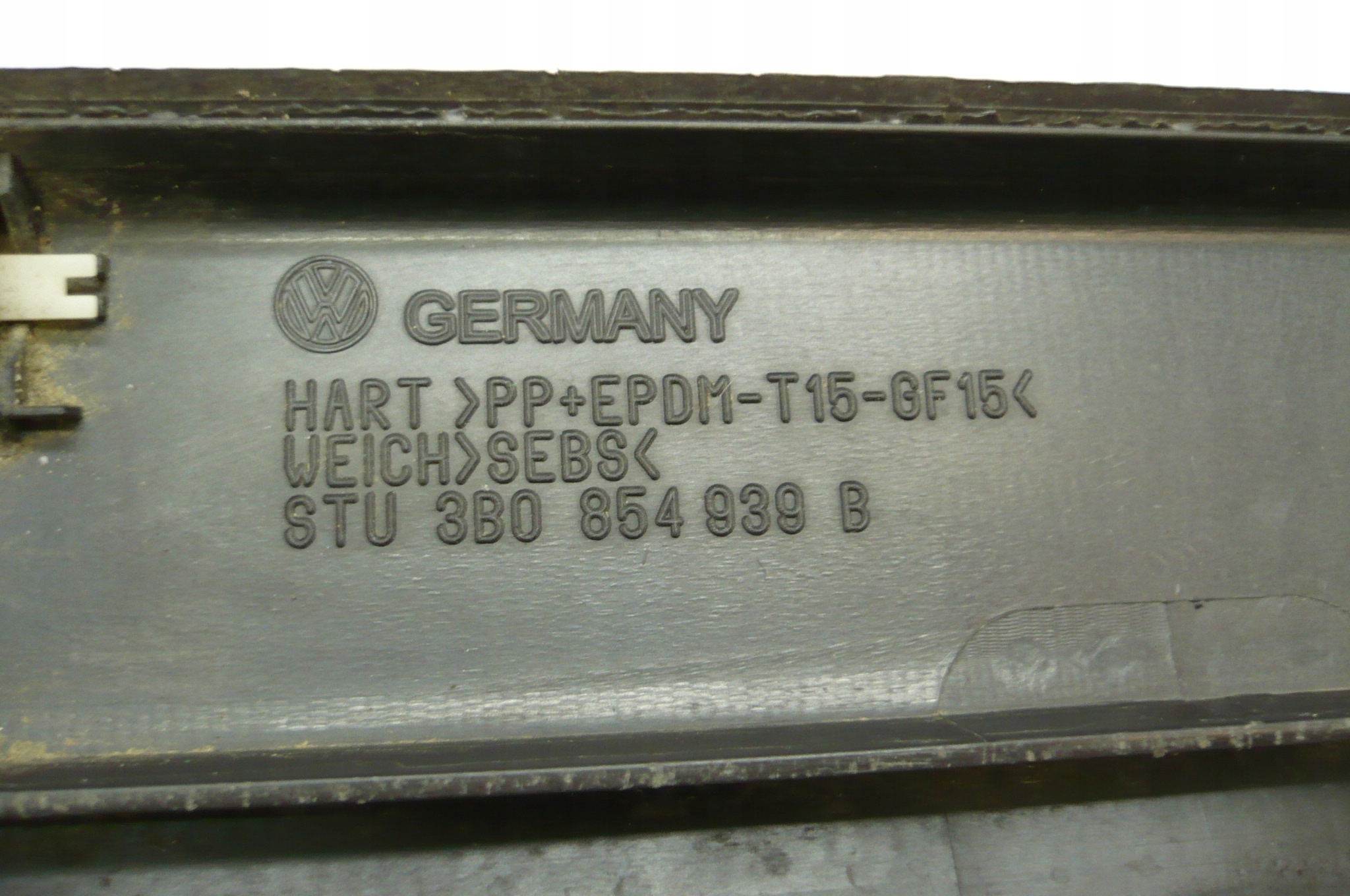 VW PASSAT B5 97- moulding door left front lower