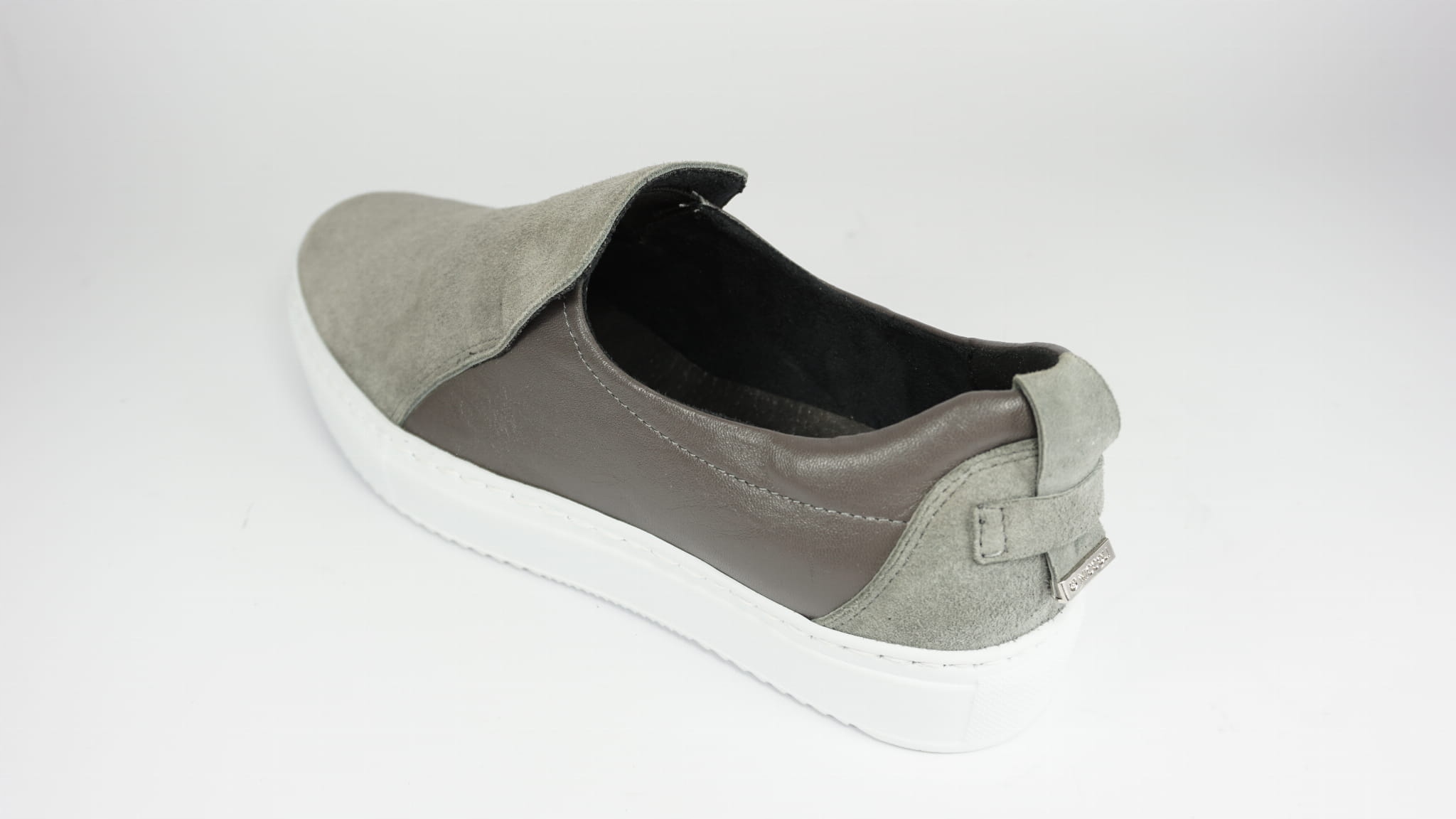 PÓŁBUTY DAMSKIE SLIP-ON NIK 05-0567-11 SZARY R41 Materiał wkładki skóra naturalna