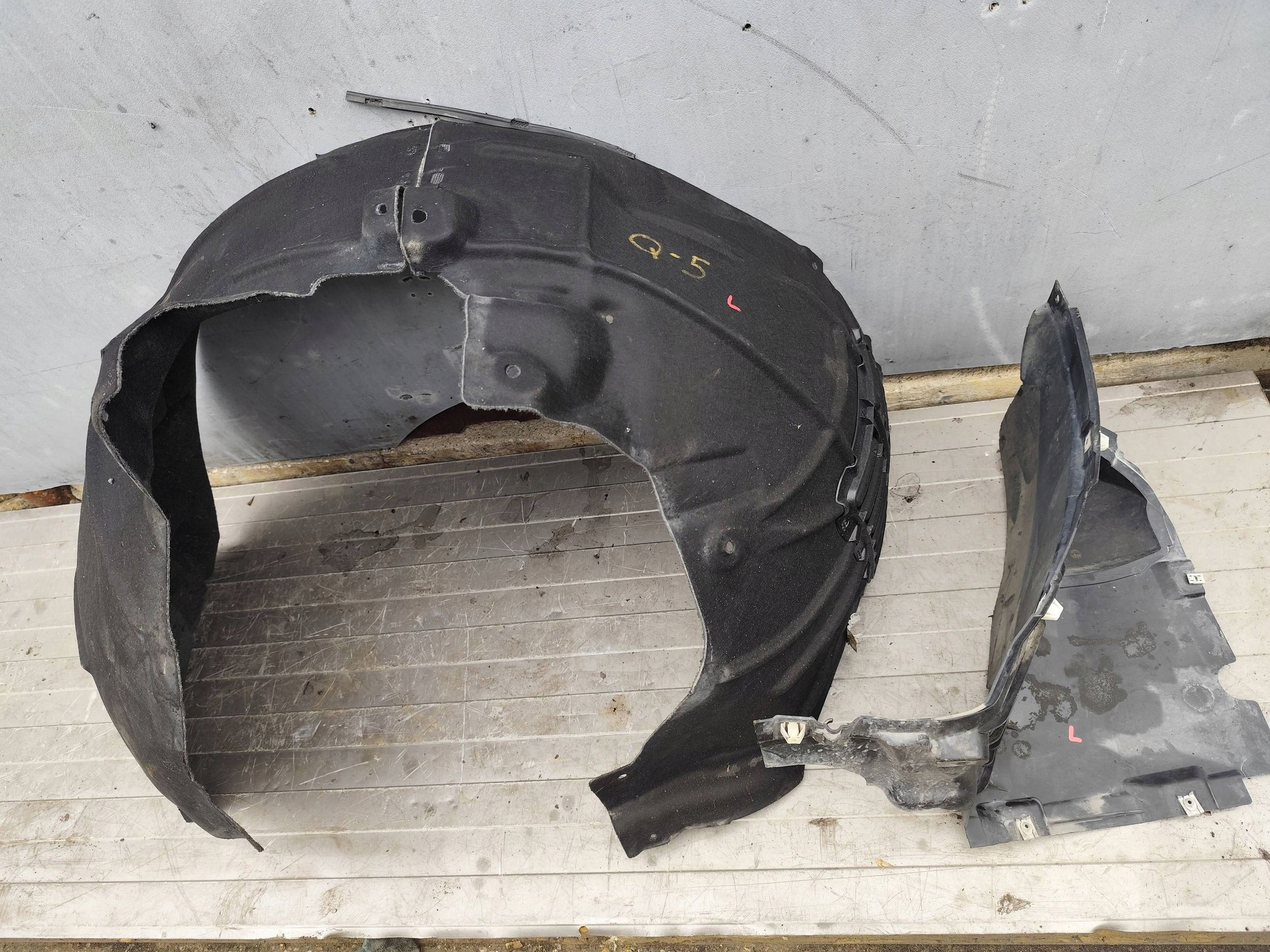 AUDI Q5 II 80A mudguard front left complete 80A853887H