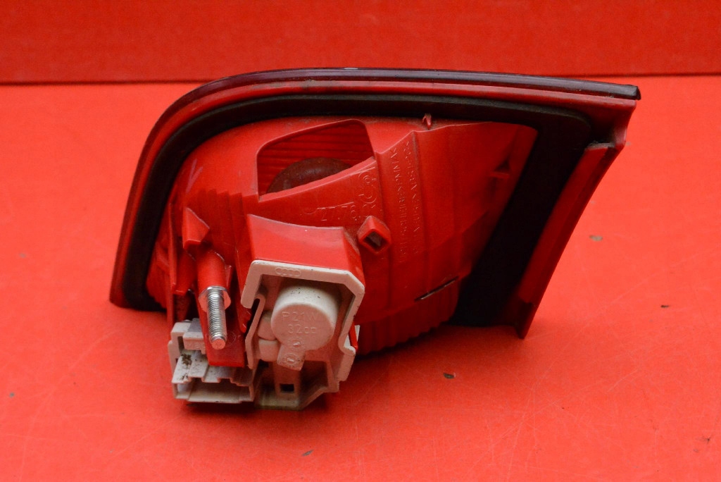 light left rear part rear 8P4945093B AUDI A3 8P 5D HB LIFT 04-08