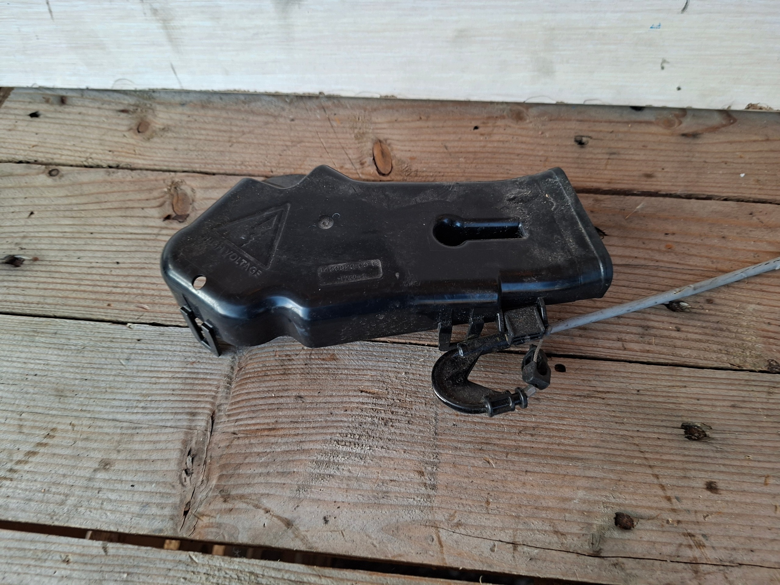 1450520-00-C TESLA MODEL 3 3D3 3D5 19R part GNIAZDA