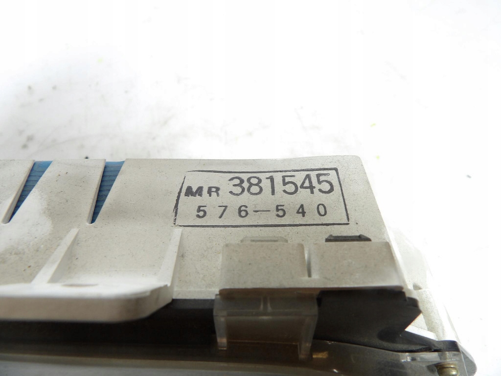 dials dials MITSUBISHI SPACE RUNNER 2.0 99R OBR