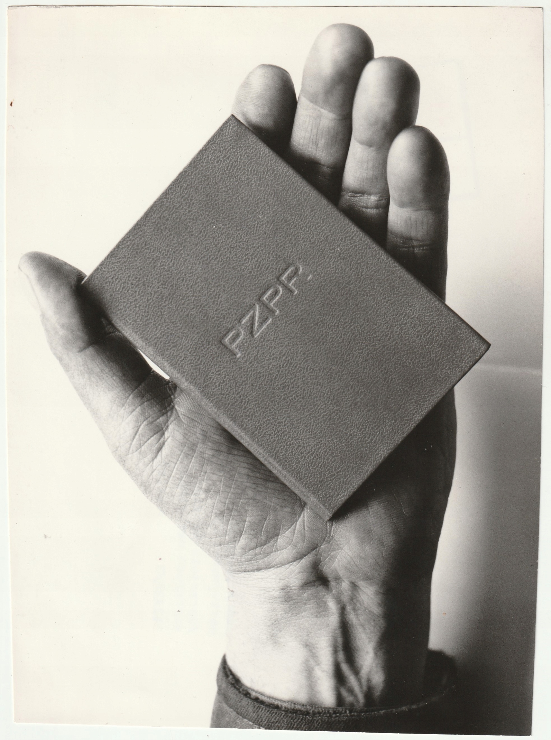 PRL -PZPR. Fotografia legitymacji partyjnej -16.04.1975, CAF -Rosiak