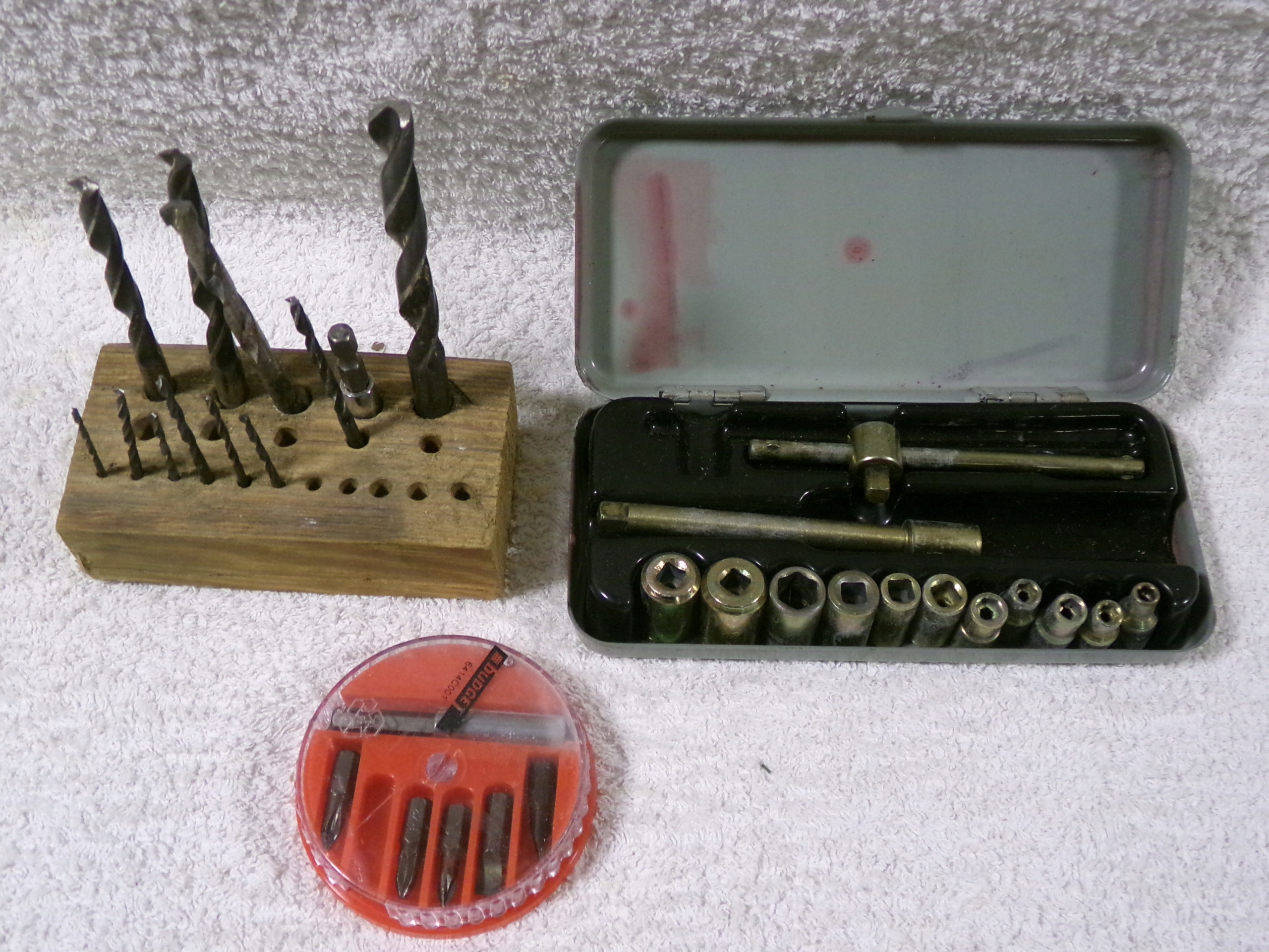 ZESTAW RÓŻNYCH RZECZY-WIERTŁA,NARZĘDZIA WARSZTATOWE,BITY