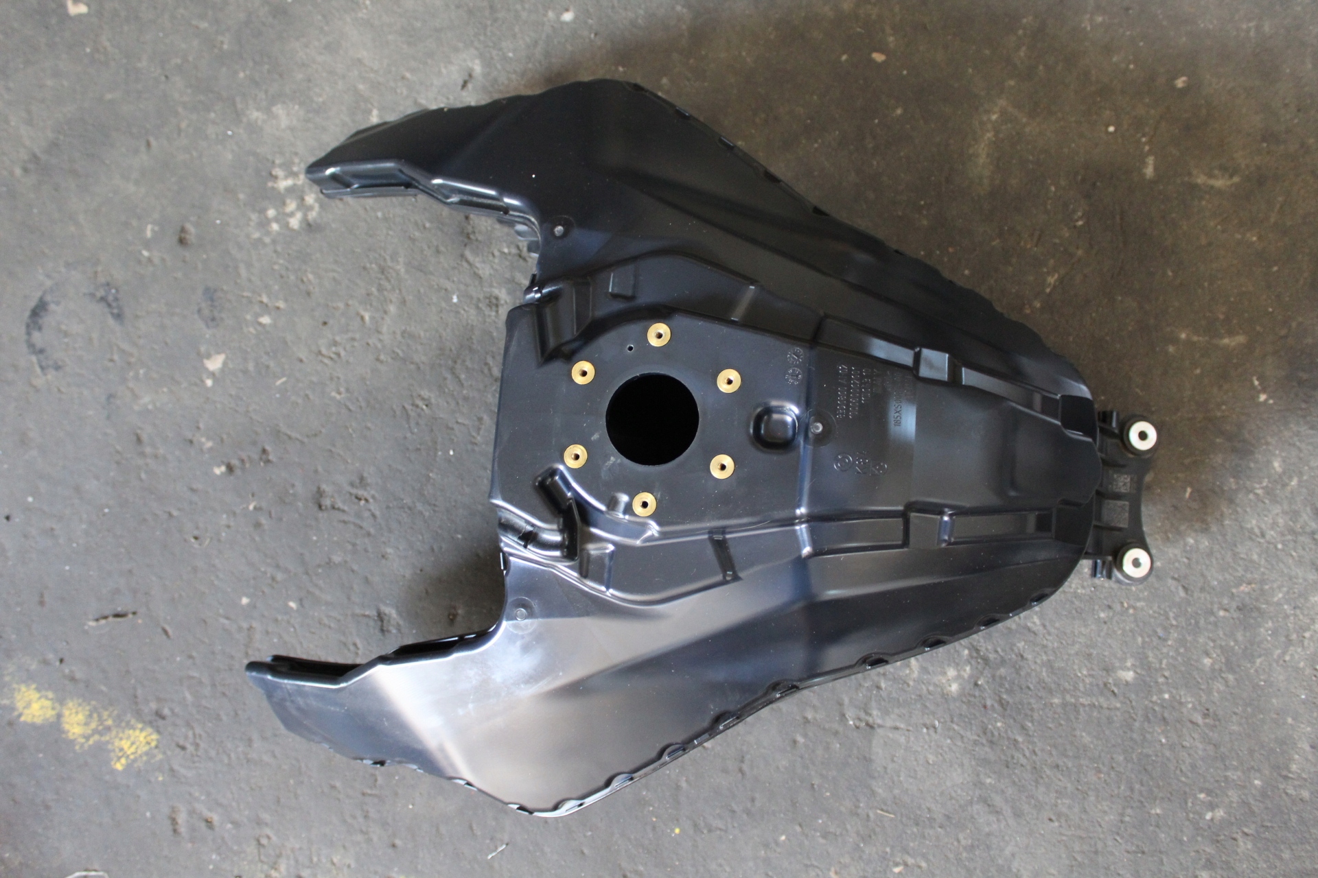 55474UI00 - BMW F900XR F900 XR бак топливного бака