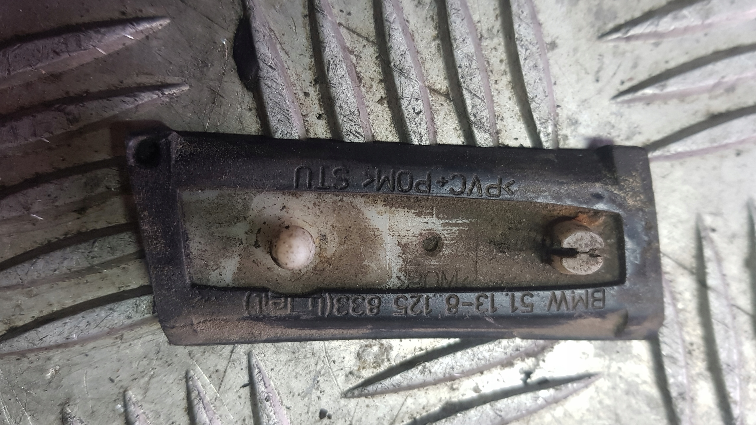 BMW E38 modanatura MINIGONNE sinistra MALA MASKUJACA