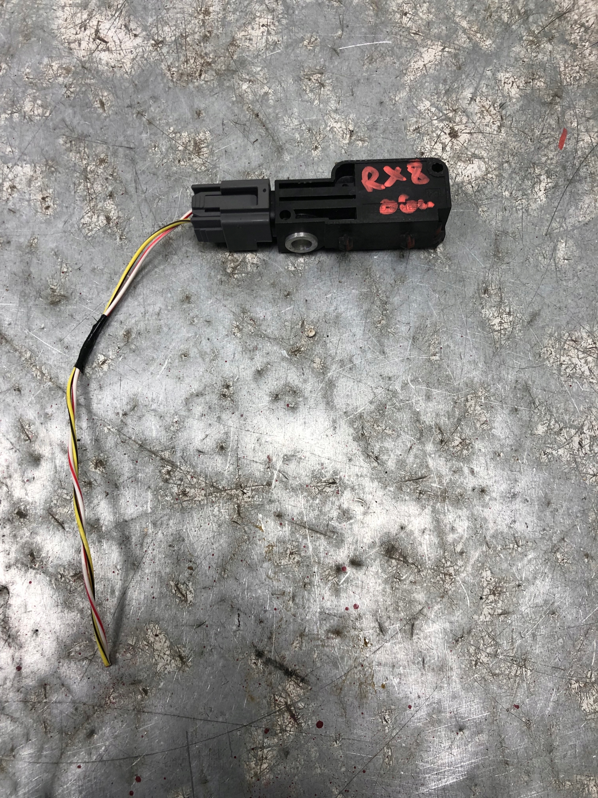 MAZDA RX-8 RX8 Crashsensor Drucksensor GJ6A-57-KC0