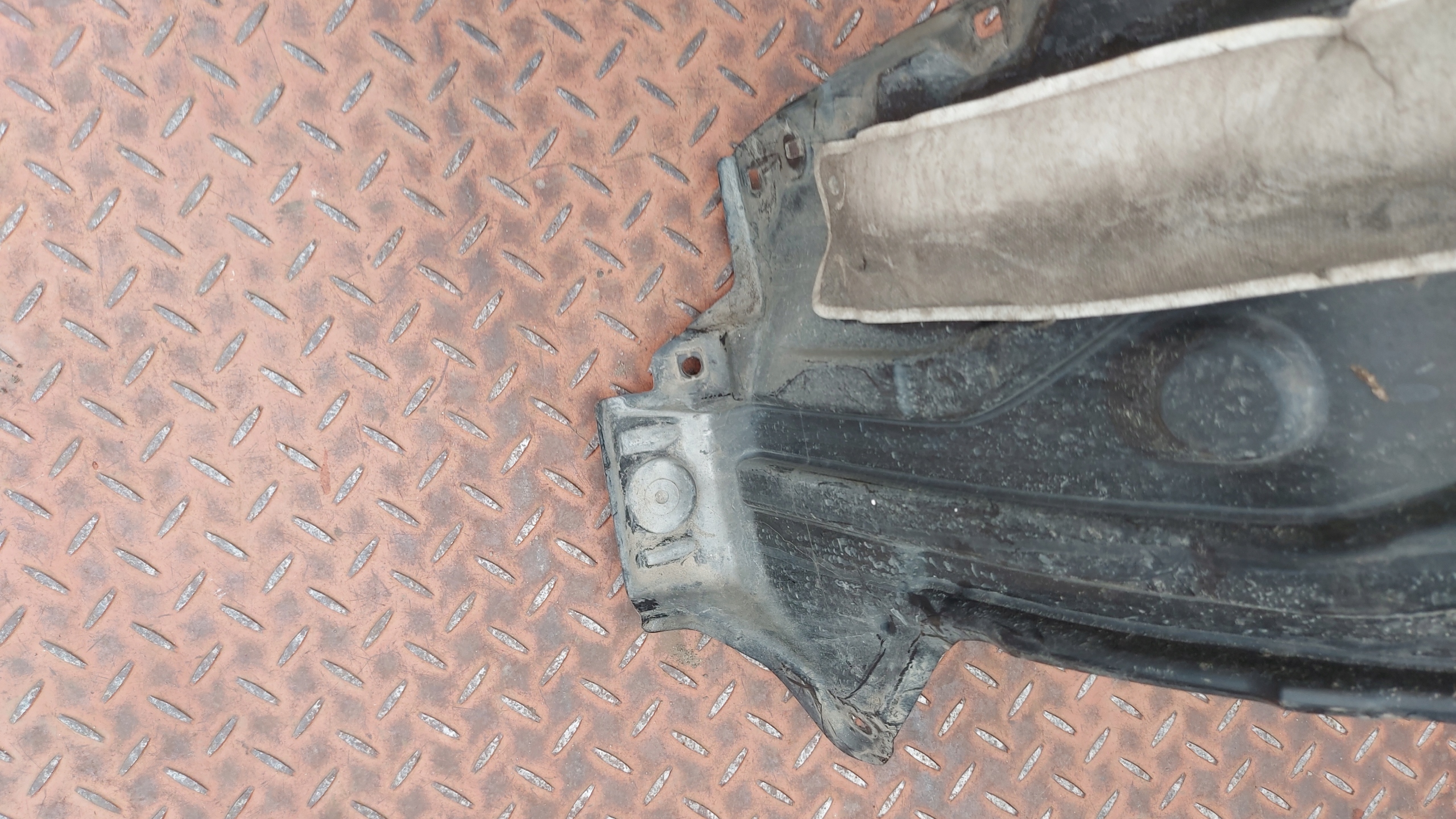 mudguard left front TOYOTA COROLLA E21 19- KOMBI HB SUZUKI SWACE