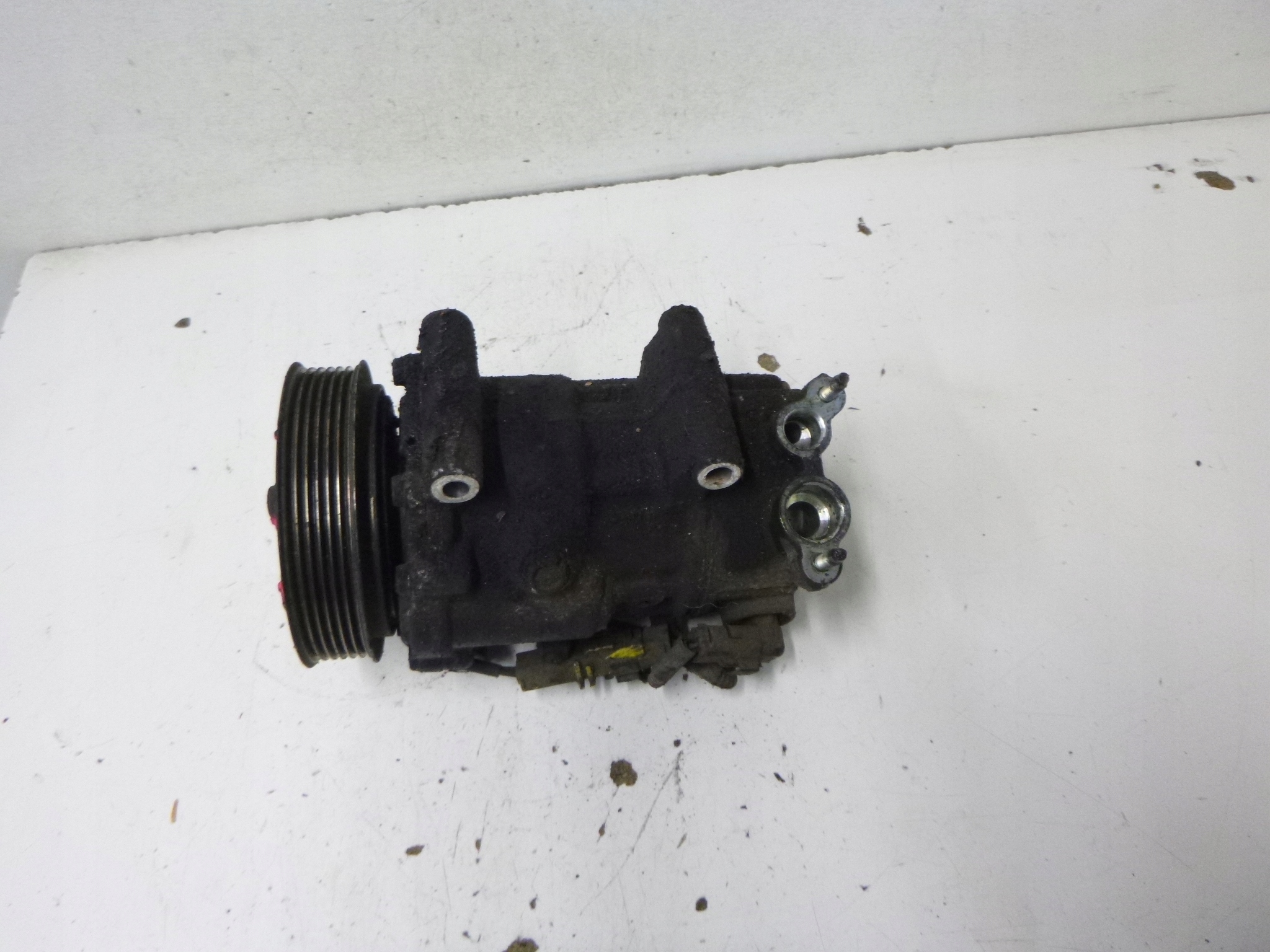 Citroen C4 1.4 compressor; compressor of the air conditioning