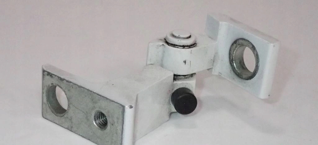 ZAWIAS PRAWY BIAŁY AUDI S5 A5 8T 8K0831402A LY9C