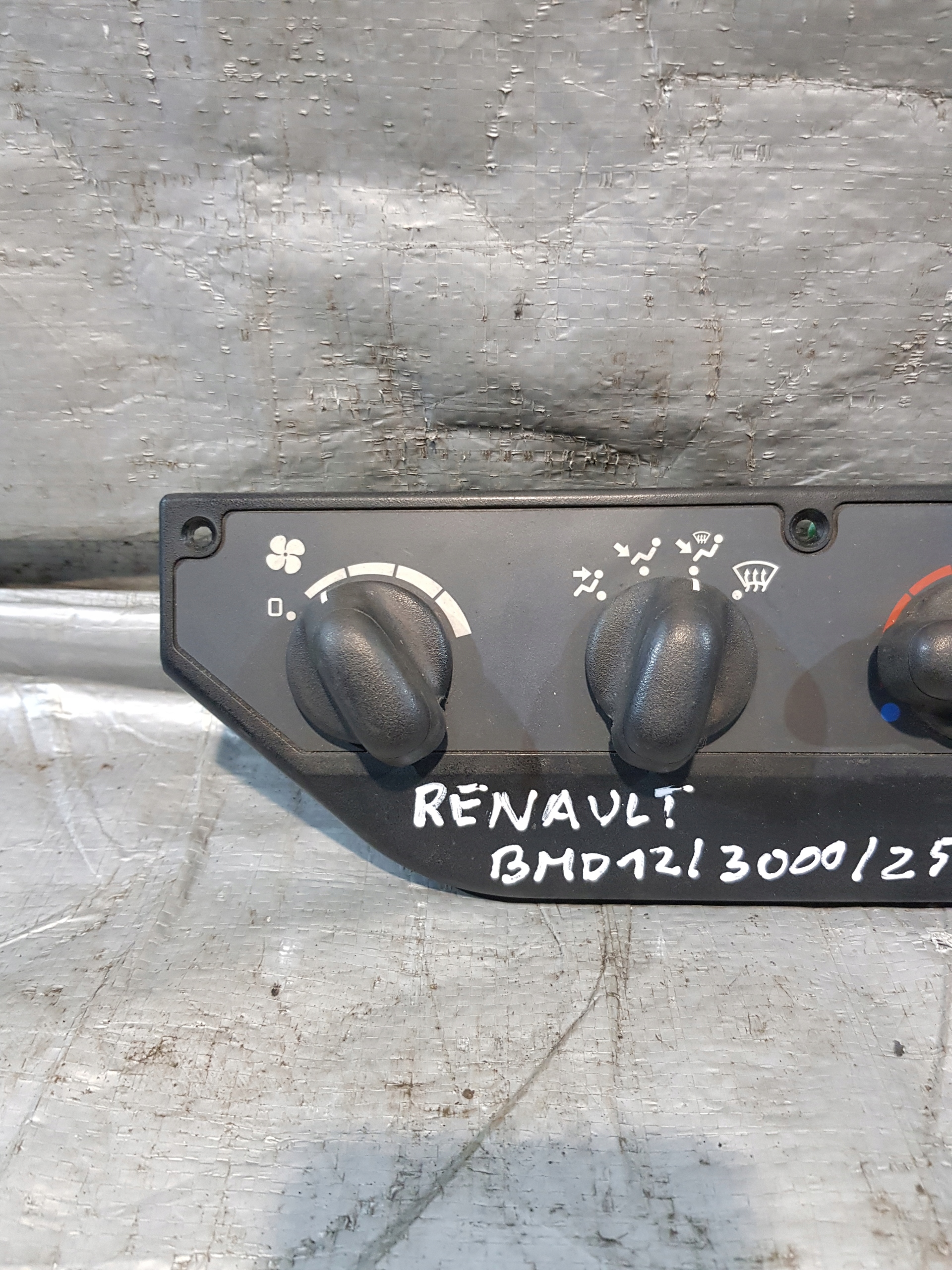 control panel air conditioning devices RVI 5010329370D DO AUTOBUSU RENAULT