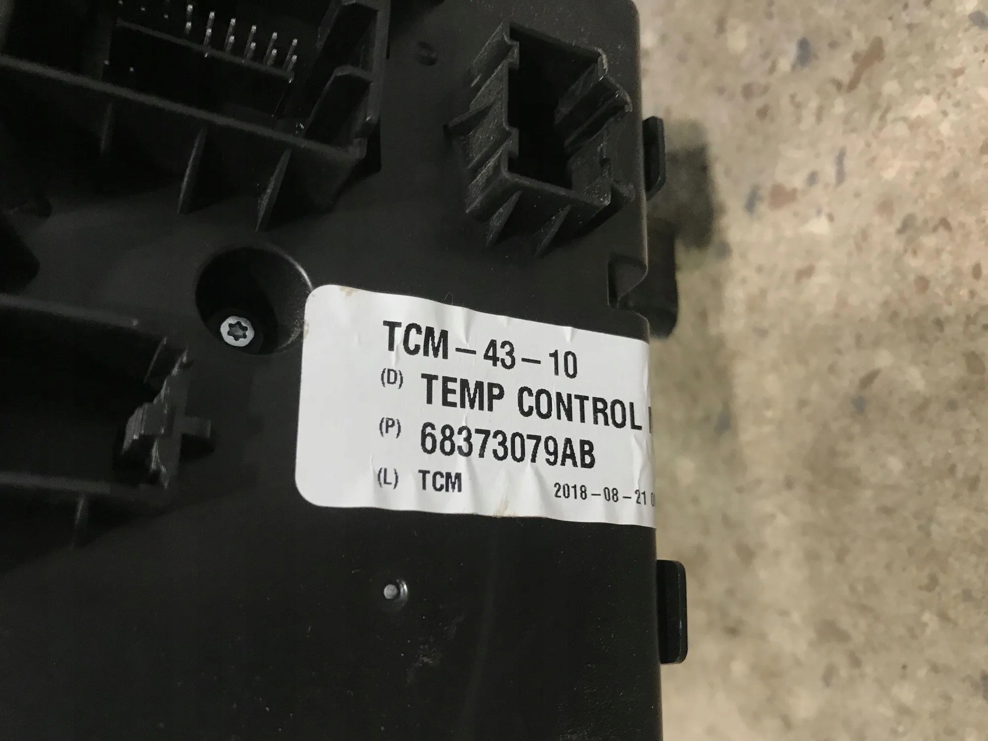 CHRYSLER PACIFICA 68342100AB задний нагреватели