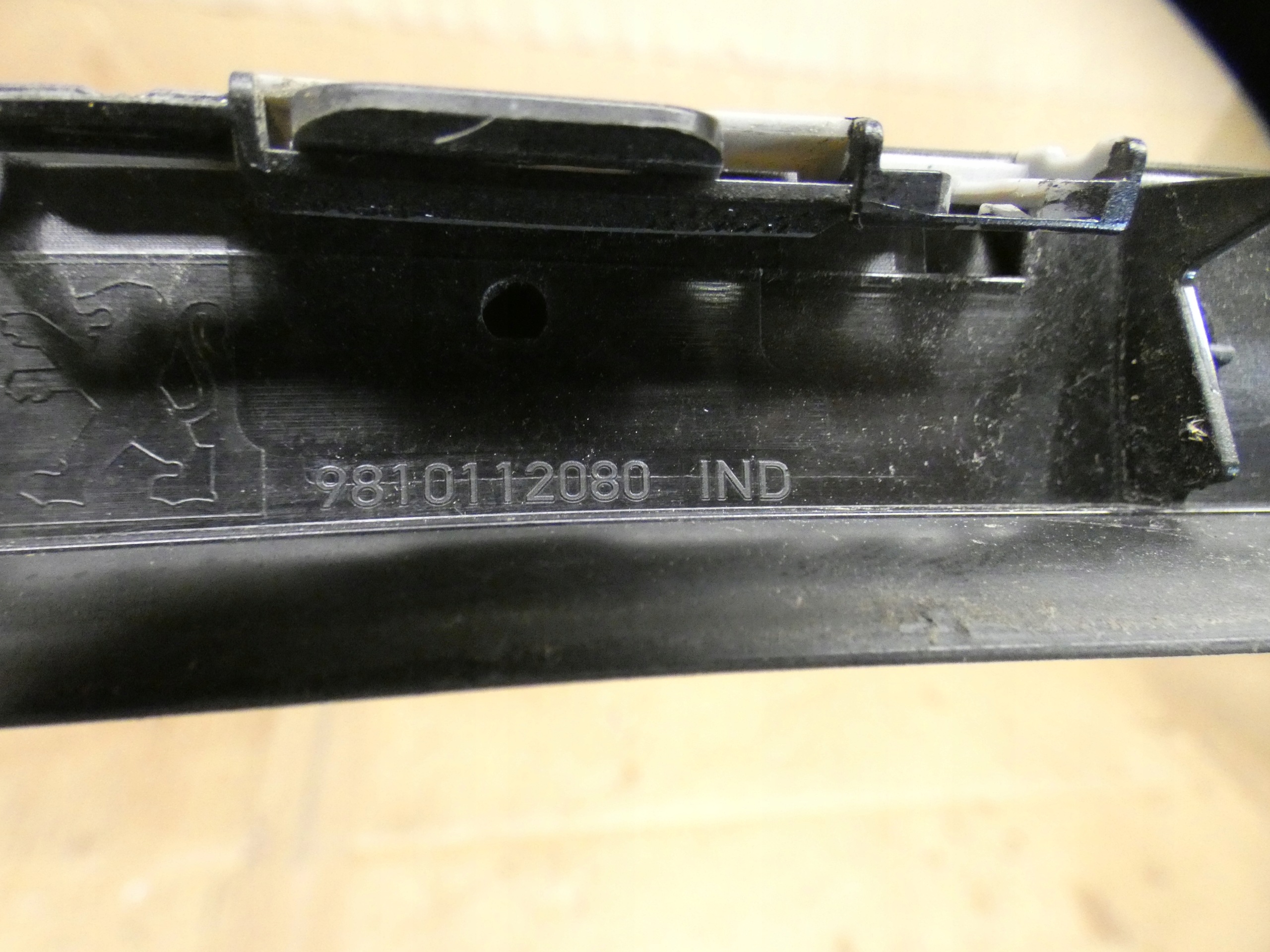 Peugeot 3008 II 2018 right left side moulding windows windscreen