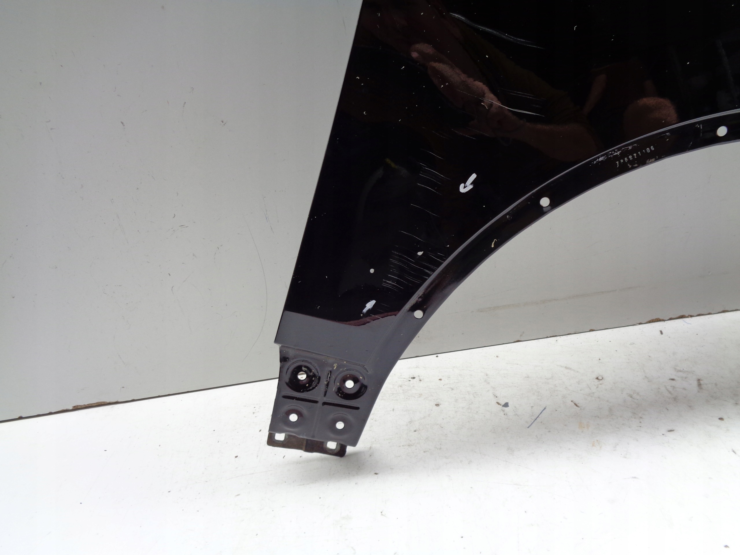 fender right front VW TOUAREG 7P 7P0 10- NR 45584