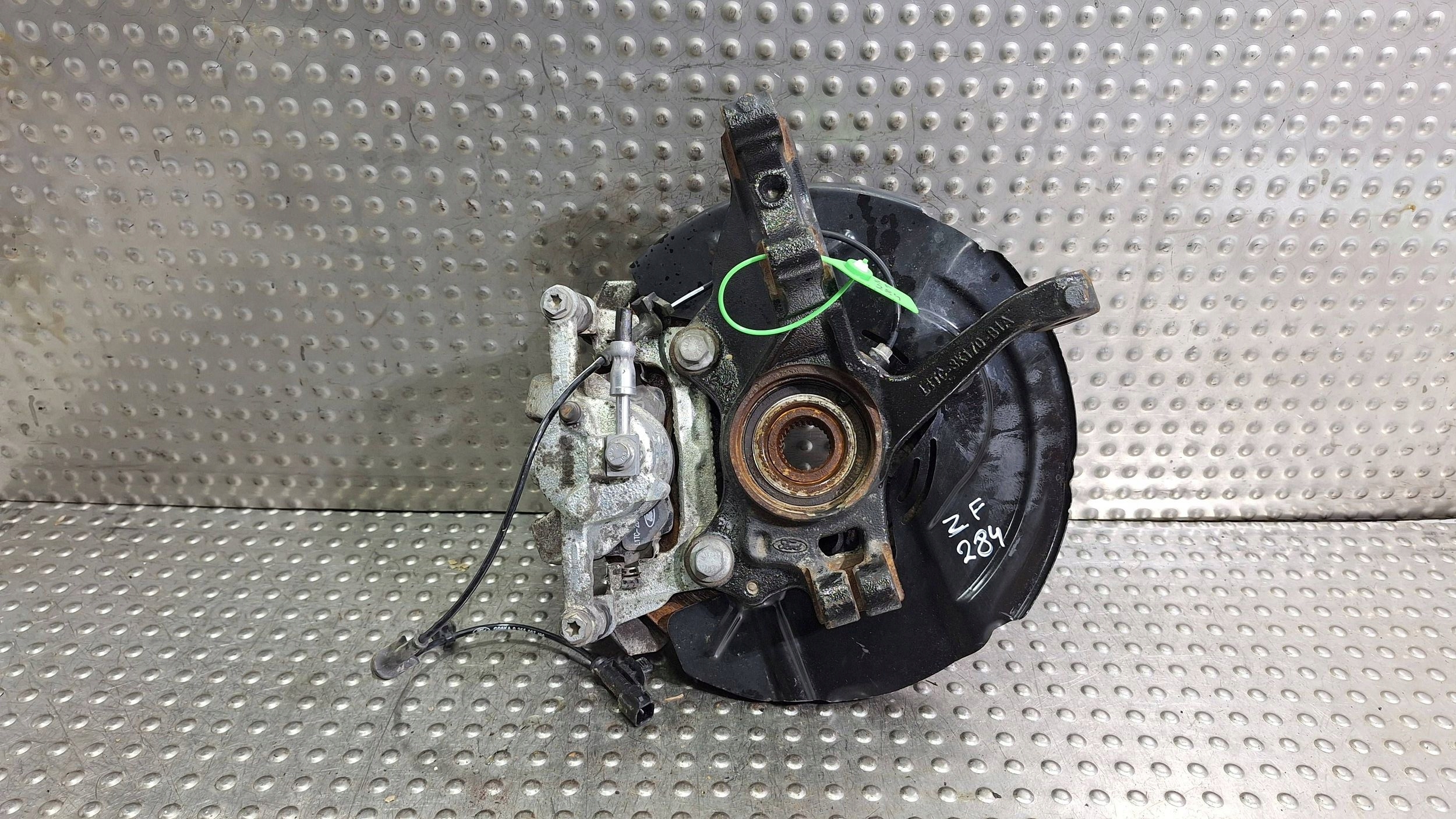 otoč čepu pravý předek L1TC-3K170-B1A FORD PUMA MK2