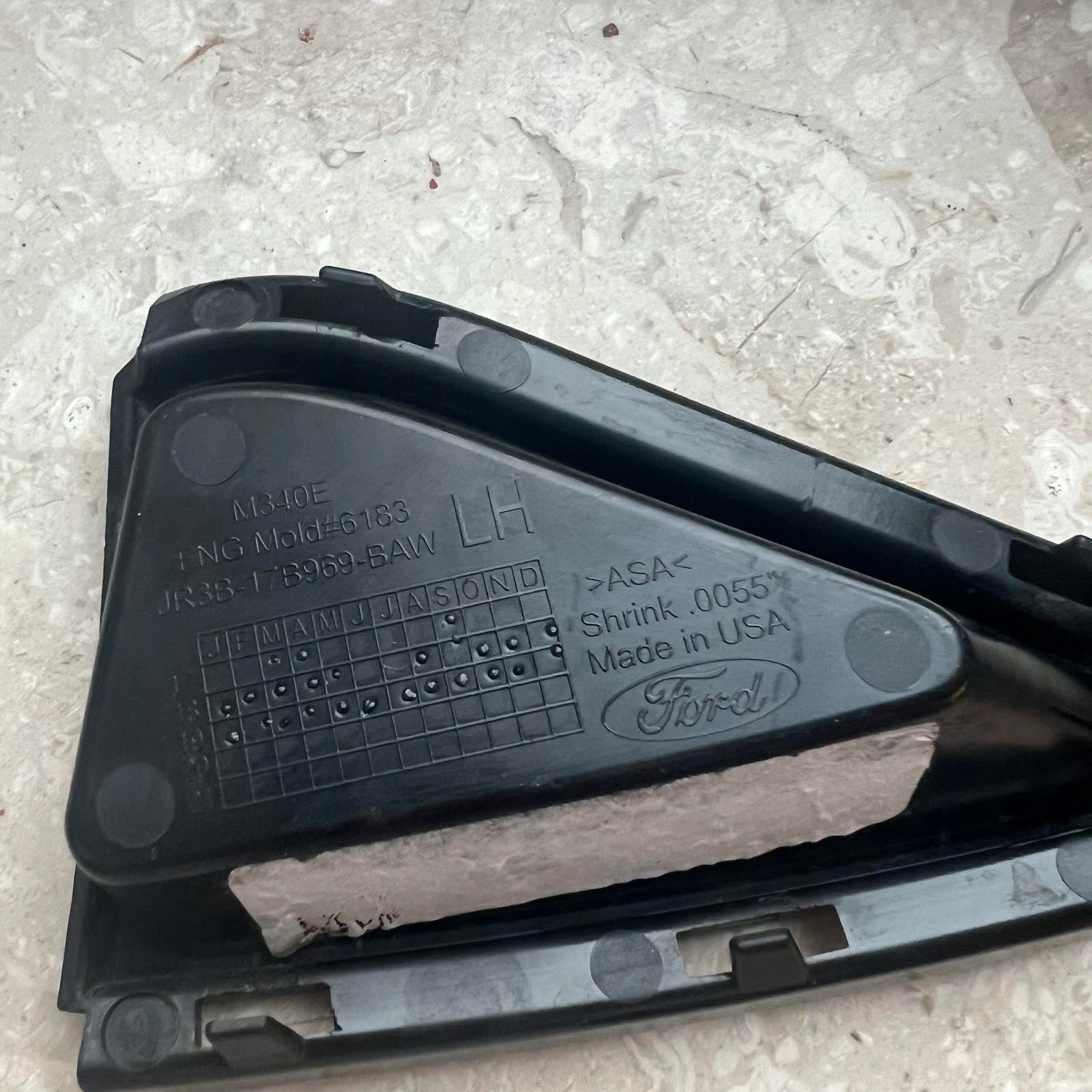 FORD MUSTANG VI LIFT grid of a bumper left front JR3B-17B969-BAW
