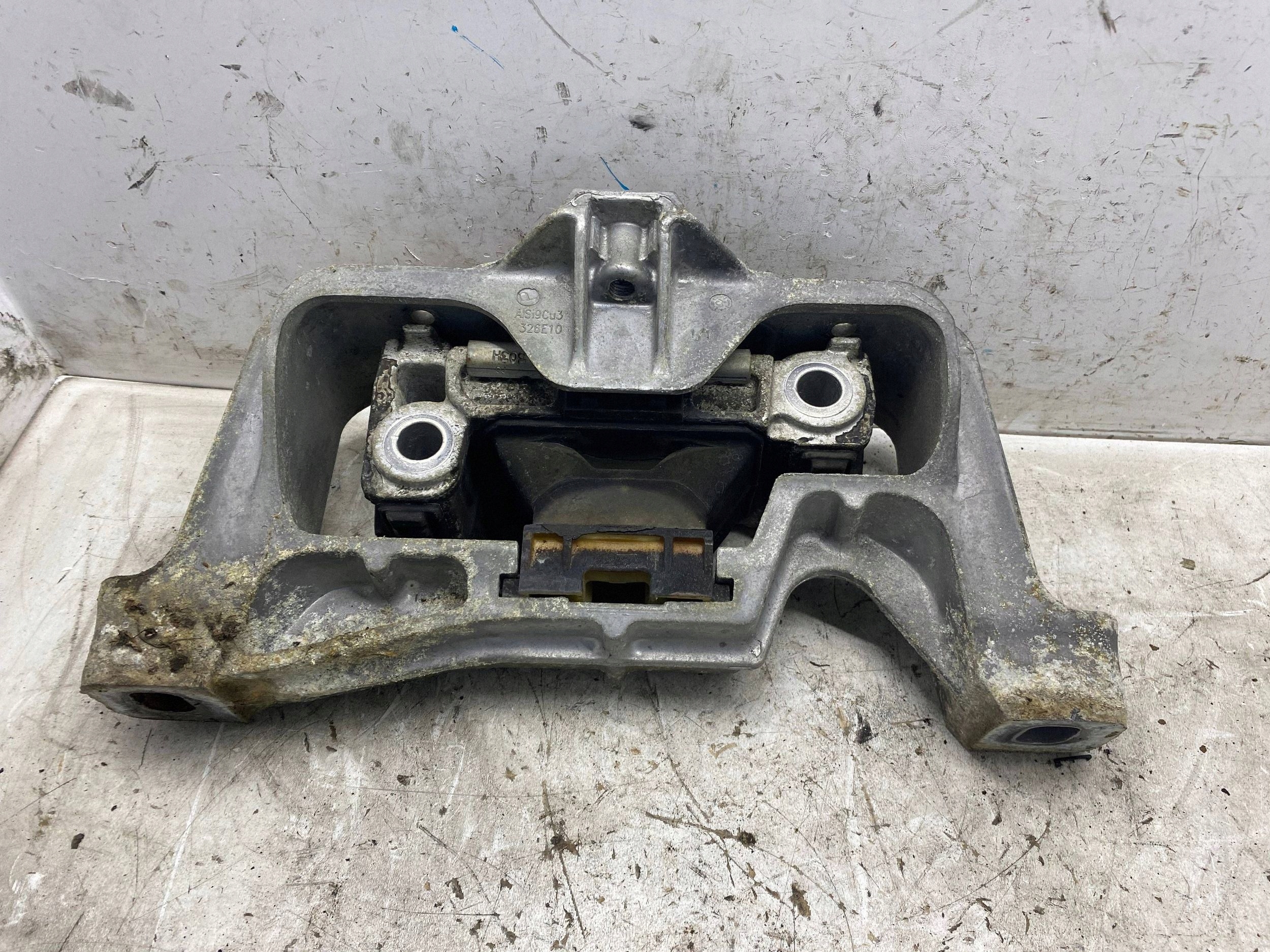 holder engine mount 1.8 CDI MERCEDES B-KLASA W246 A2462401817