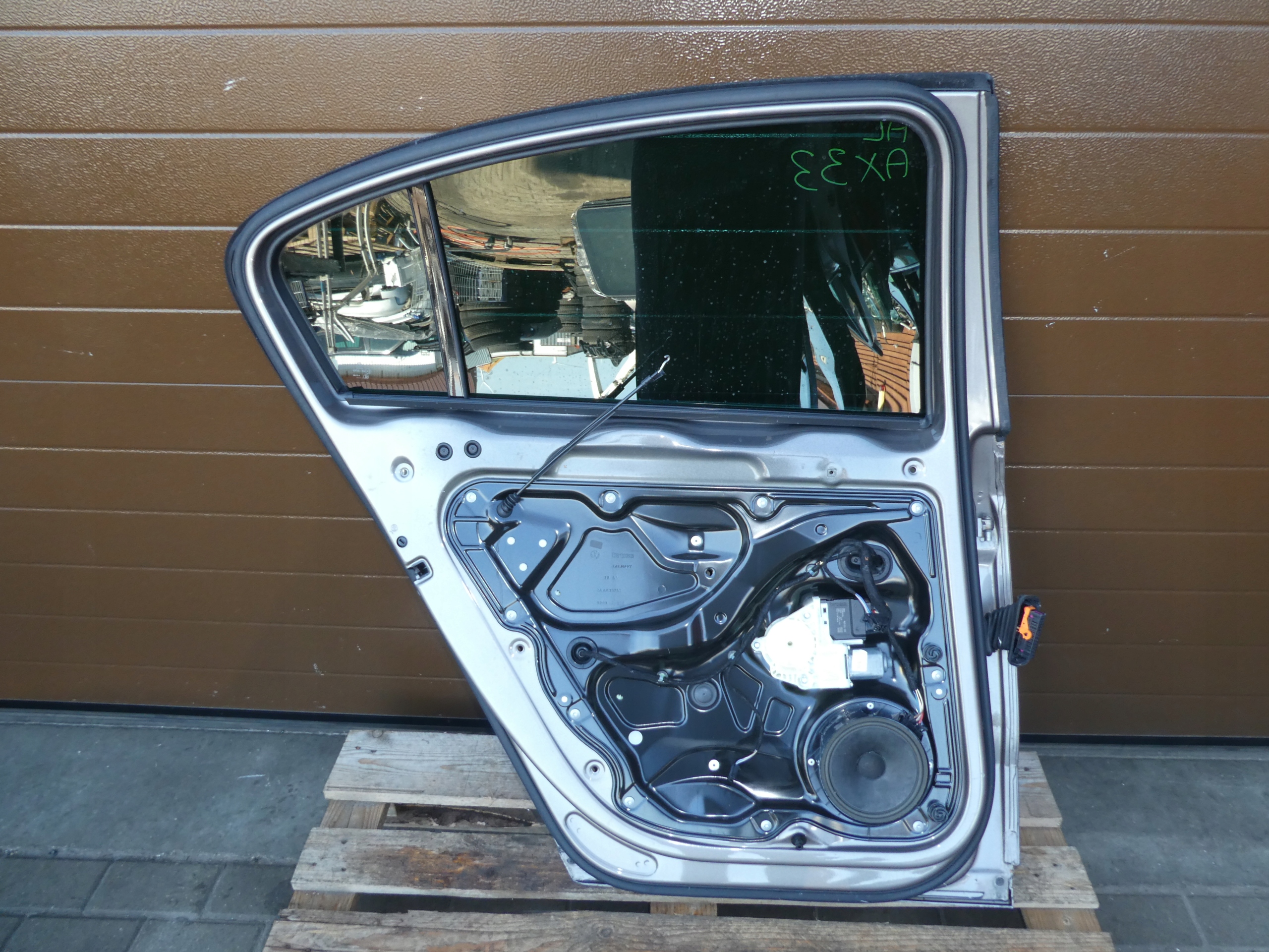 VW PASSAT B7 sedan door left rear part rear. complete