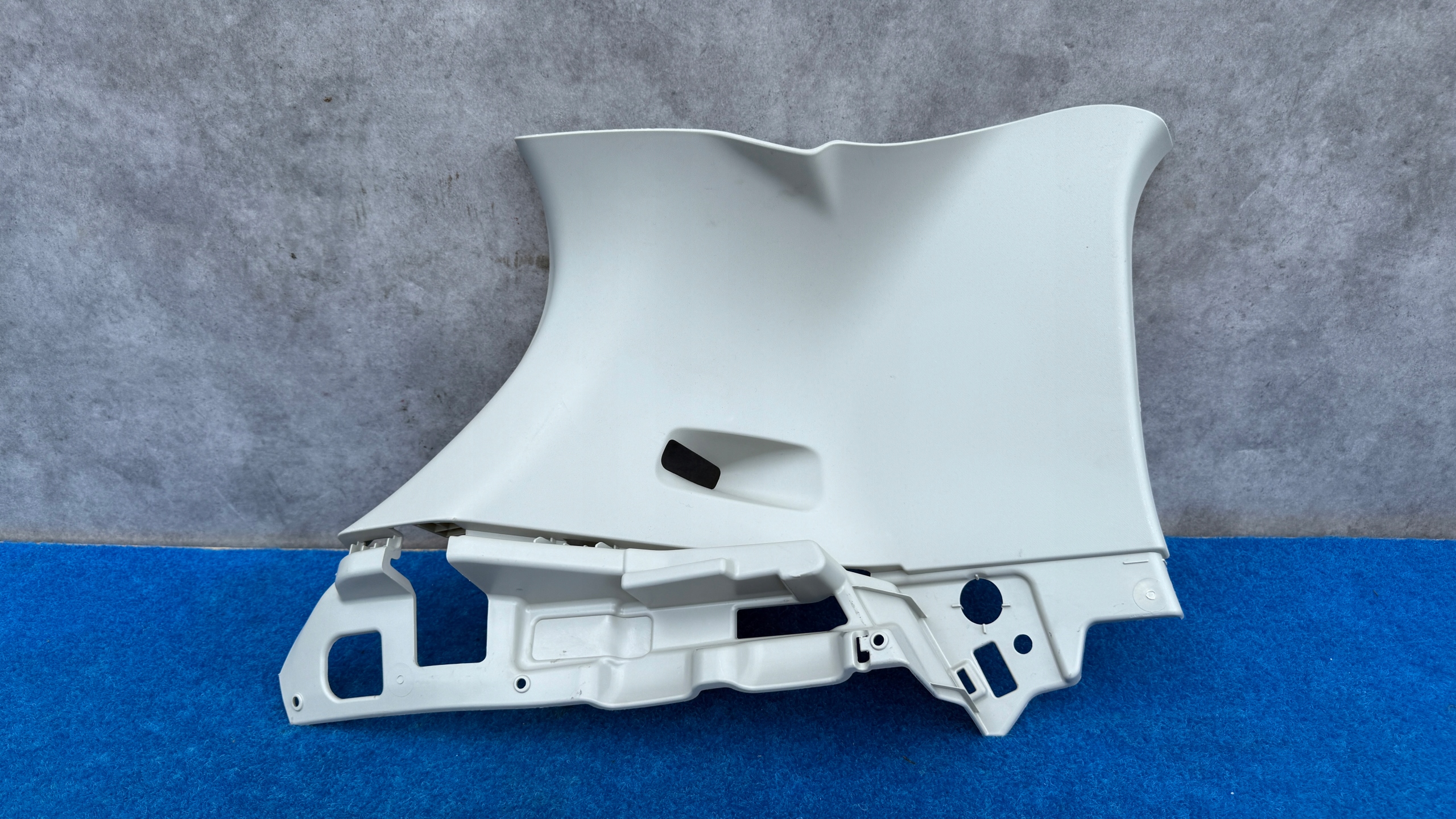 RENAULT CLIO 4 IV DOLNA LEWA OSŁONA SŁUPKA POSZYCIE PROGU TYŁ K129/6NIK