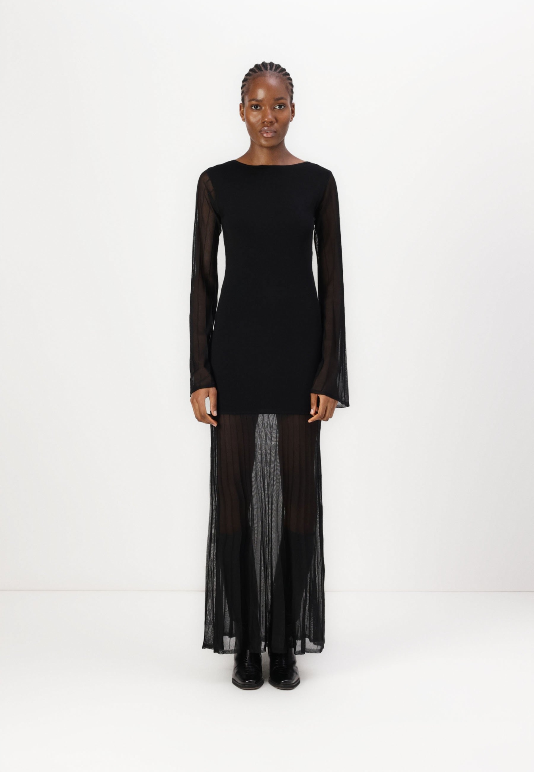 Šaty maxi černá s plisovaným spodním dílem a rukávy Malina 36