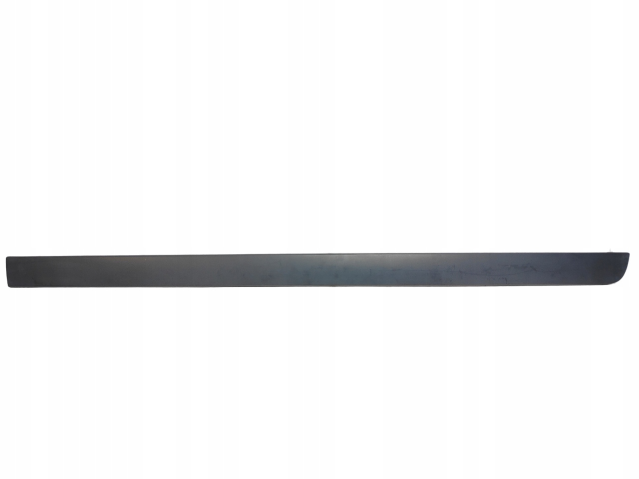 1K8854939C - VW SCIROCCO МОЛДИНГ ДВЕРИ ЛЕВЫЙ ПЕРЕДНИЙ