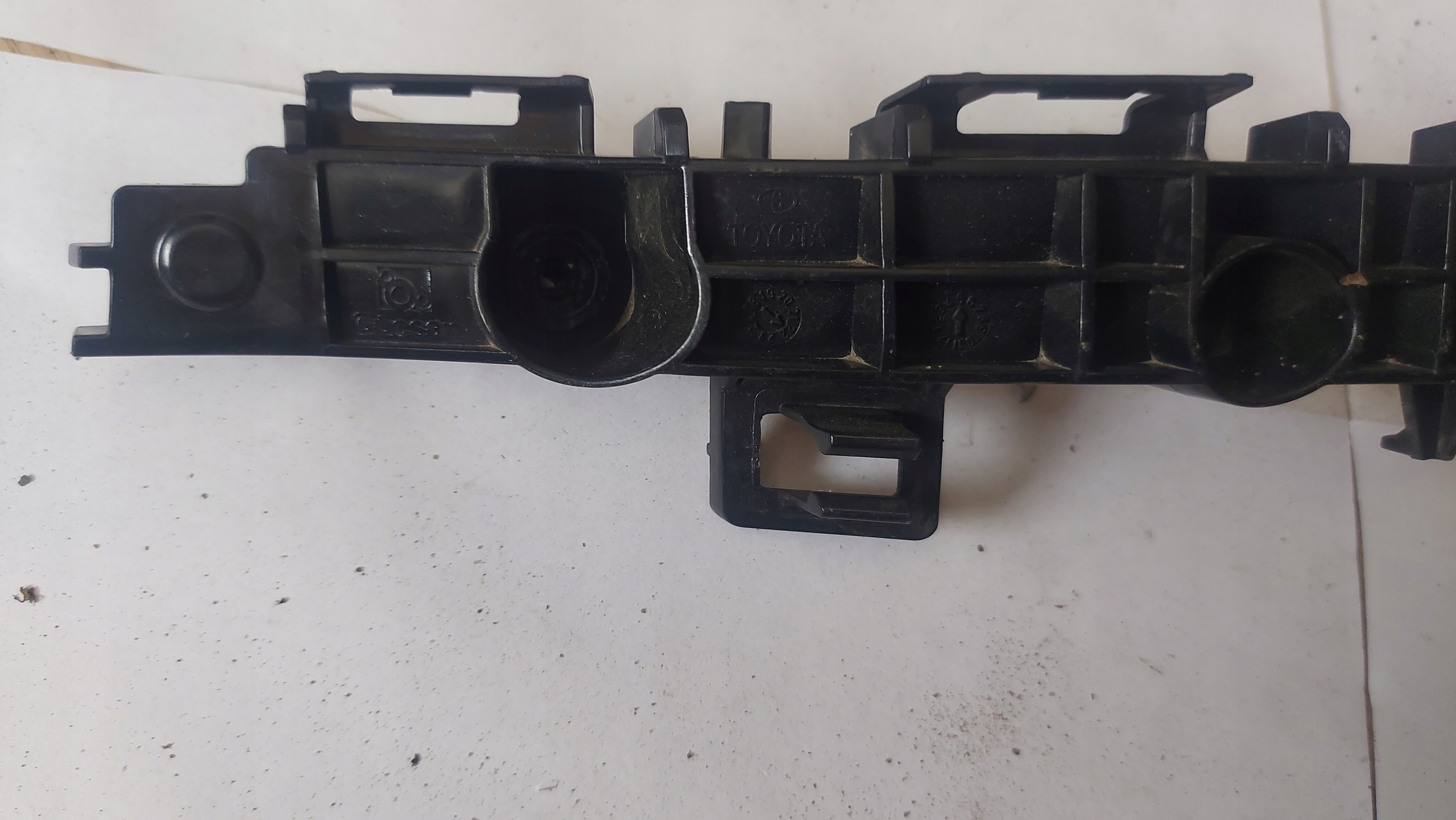 bumper bracket right rear part TOYOTA YARIS IV 20