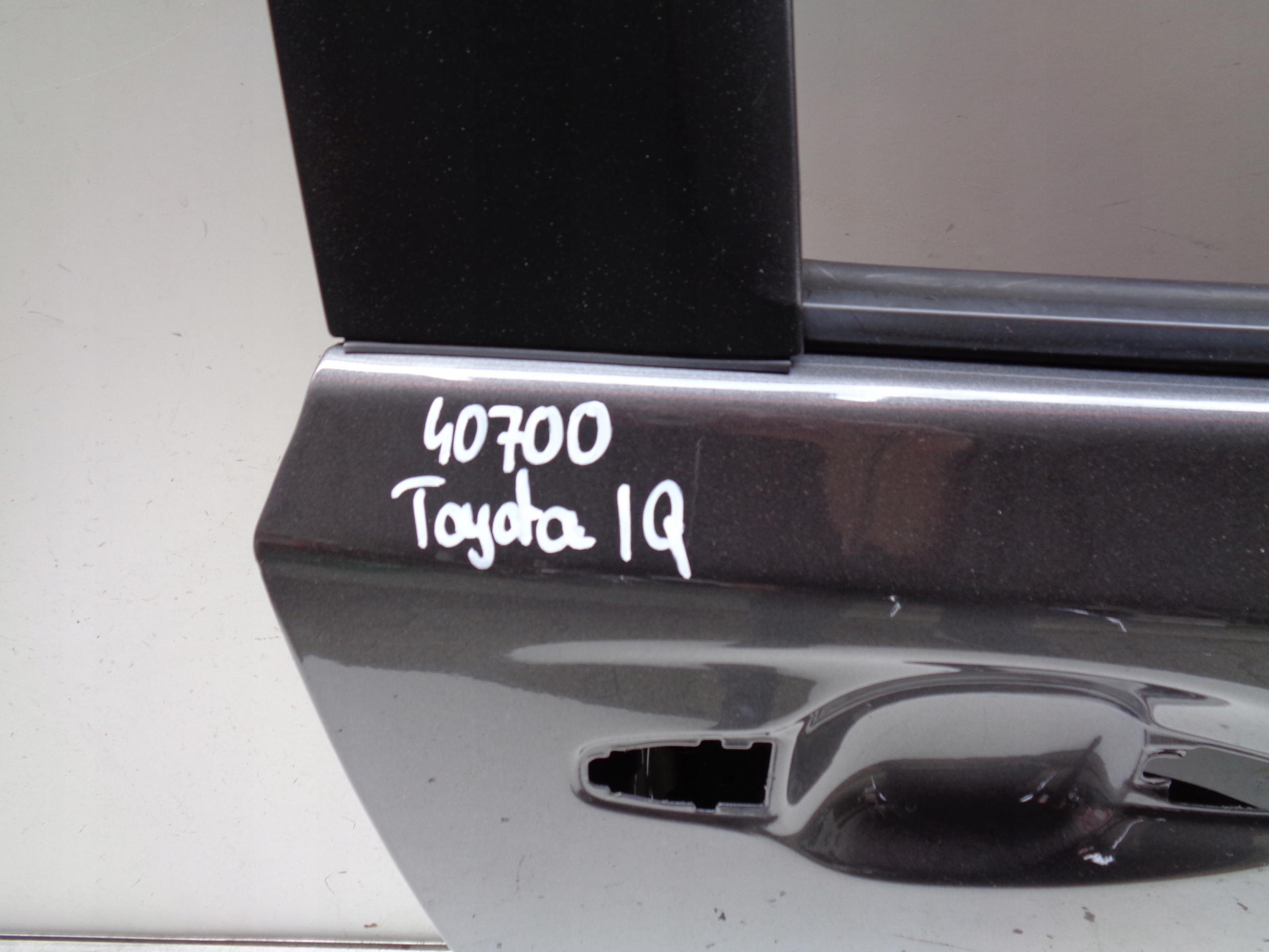 door right front TOYOTA IQ NR 40700