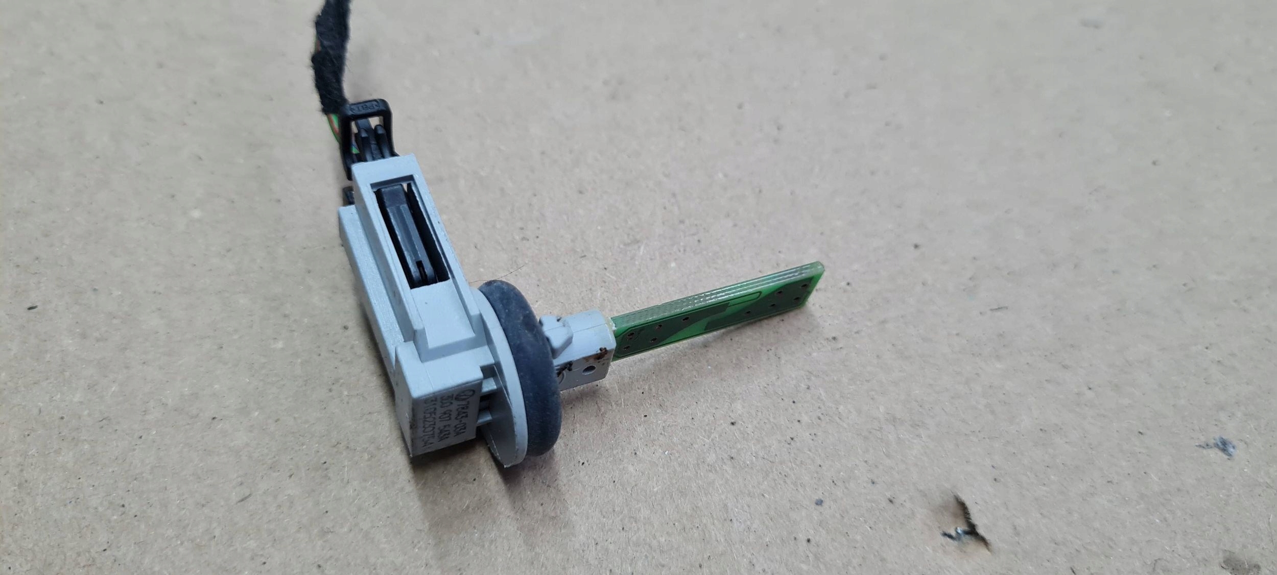 A6 C8 4K Sensor TEMPERATURY ZEWNETRZNEJ 3D0907543A Q3 83A A4 B9 A5
