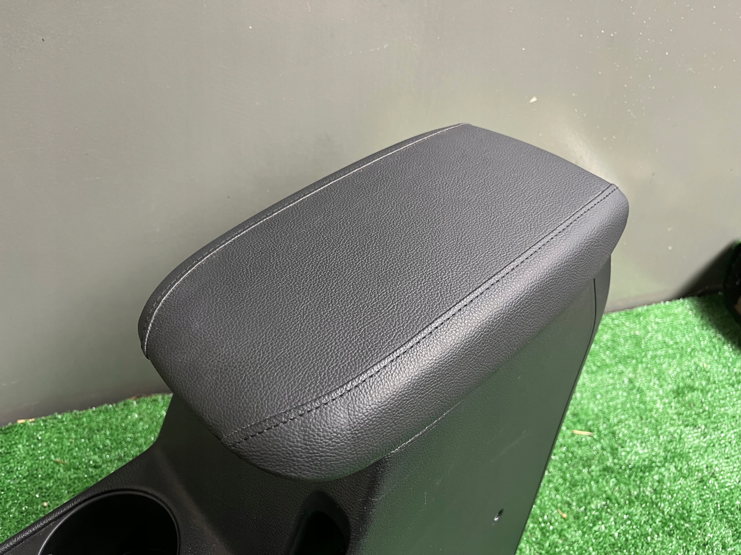 TUNEL central armrest KIA CEED III 84636-J7000