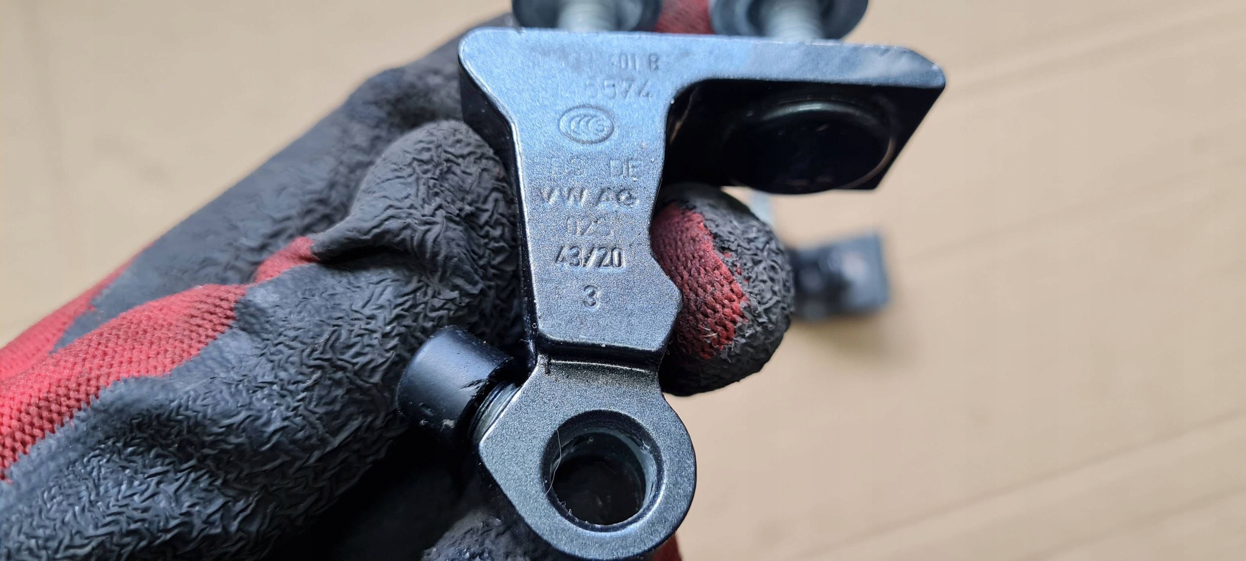A6 C8 4K hinge hinges door left left rear part rear. LZ7S KOMPLET