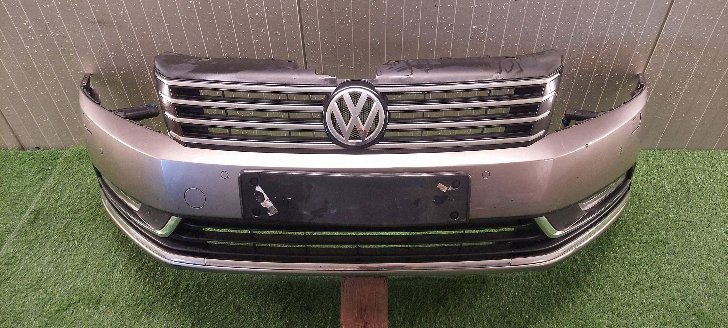 bumper front + grill complete VW PASSAT B7 10-14 LAK: LC8Y PARKI washers