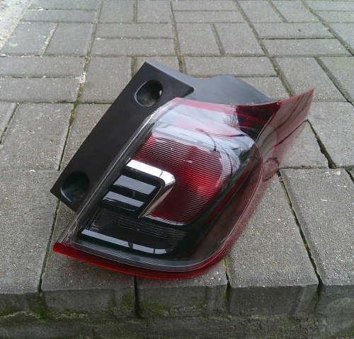 OPEL CROSSLAND X PRAWA TYLNA LAMPA ORYGINAŁ