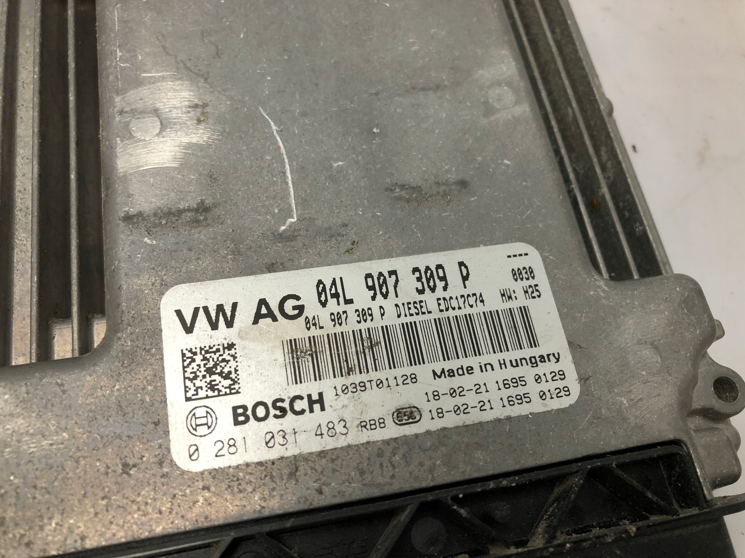 VW PASSAT B8 2.0TDI DFG control unit of the engine 04L907309P