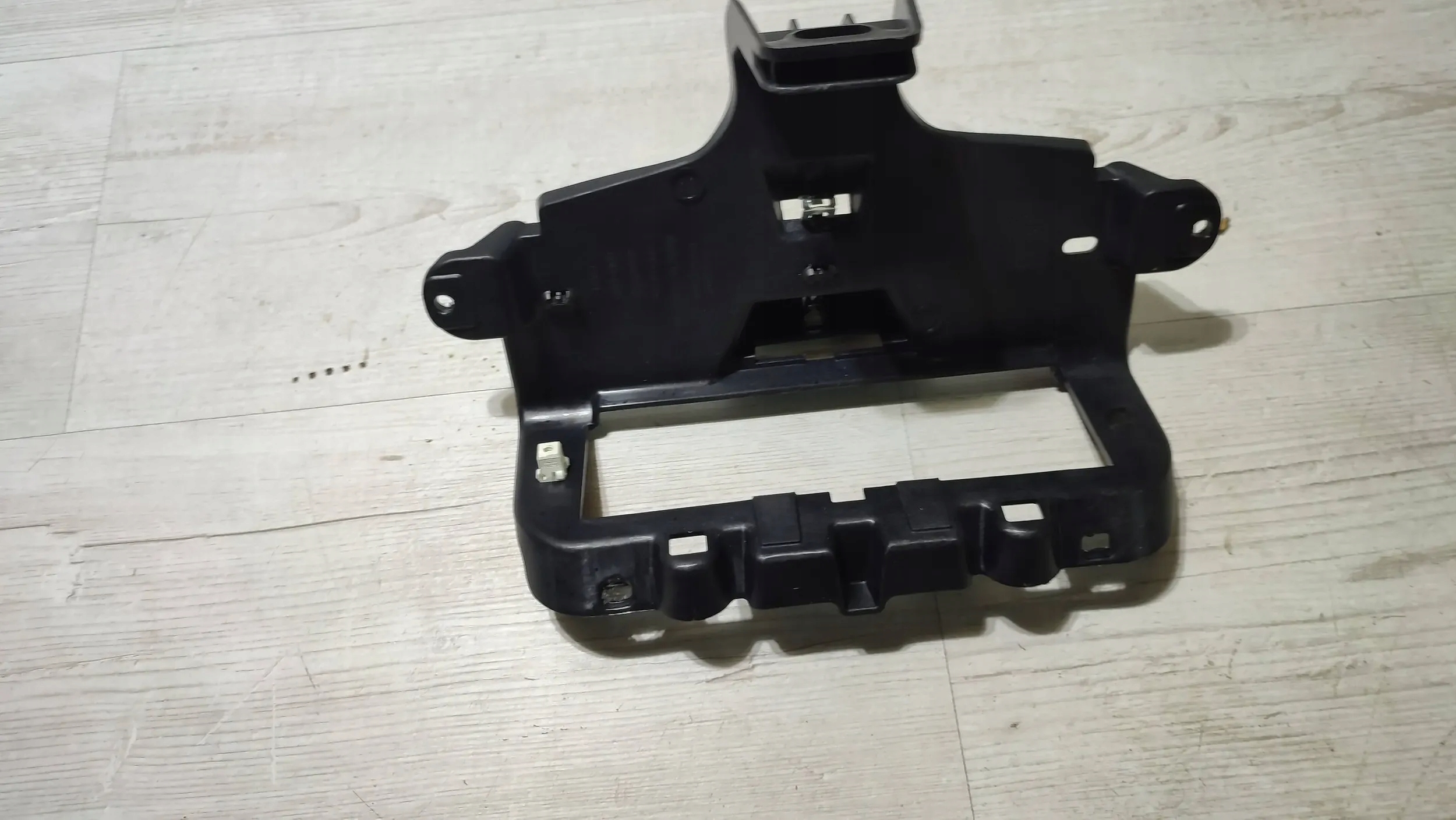 Opel Corsa F 1.2 22r. Support plaque radia