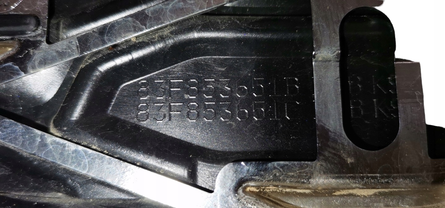 Audi Q3 SPORTBACK s решетка радиатора 83F853651