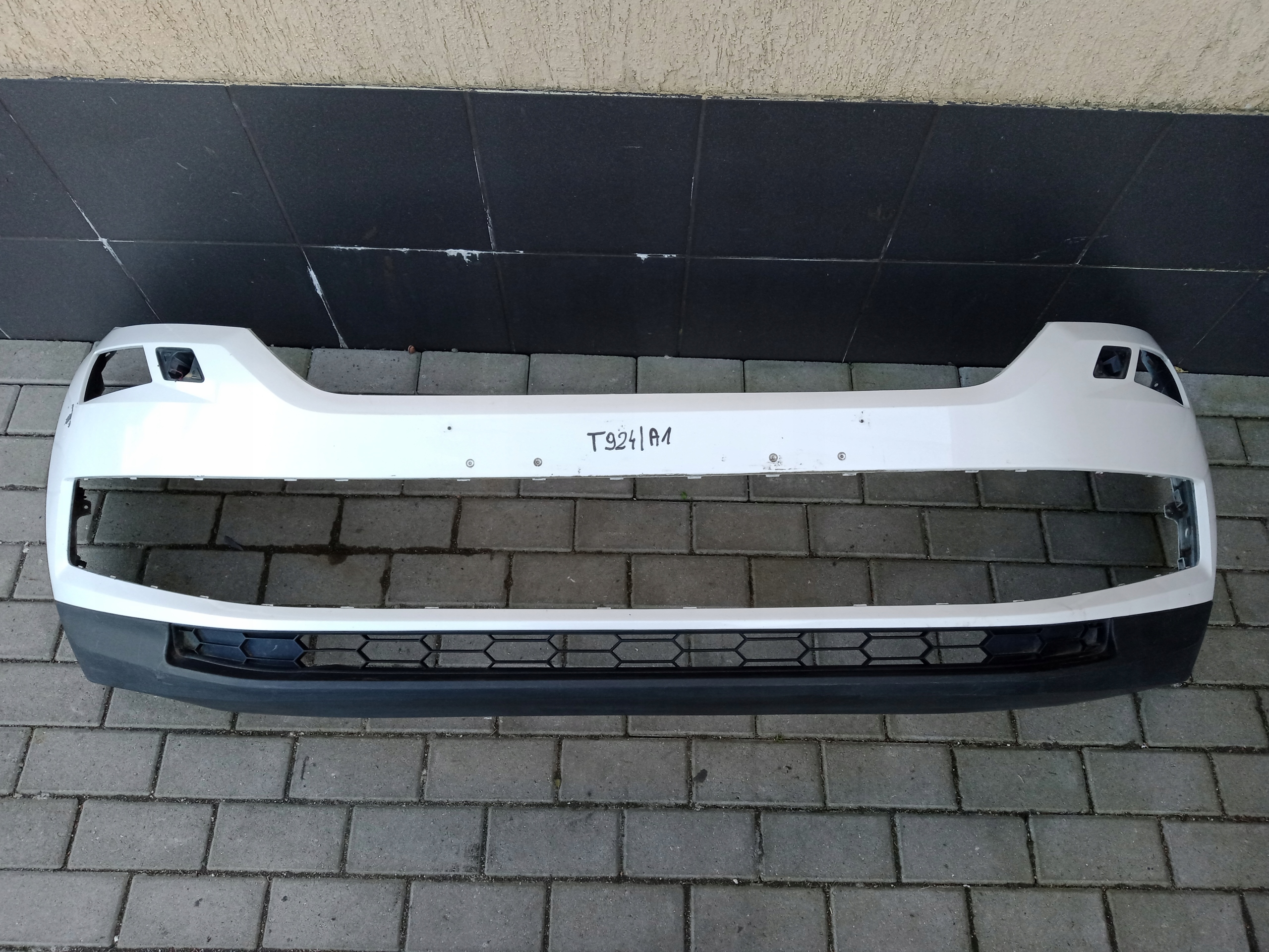 SKODA KODIAQ 16- ZDERZAK PRZEDNI 565807221 ŁADNY - BEZ PDC - NA SPRYSKI