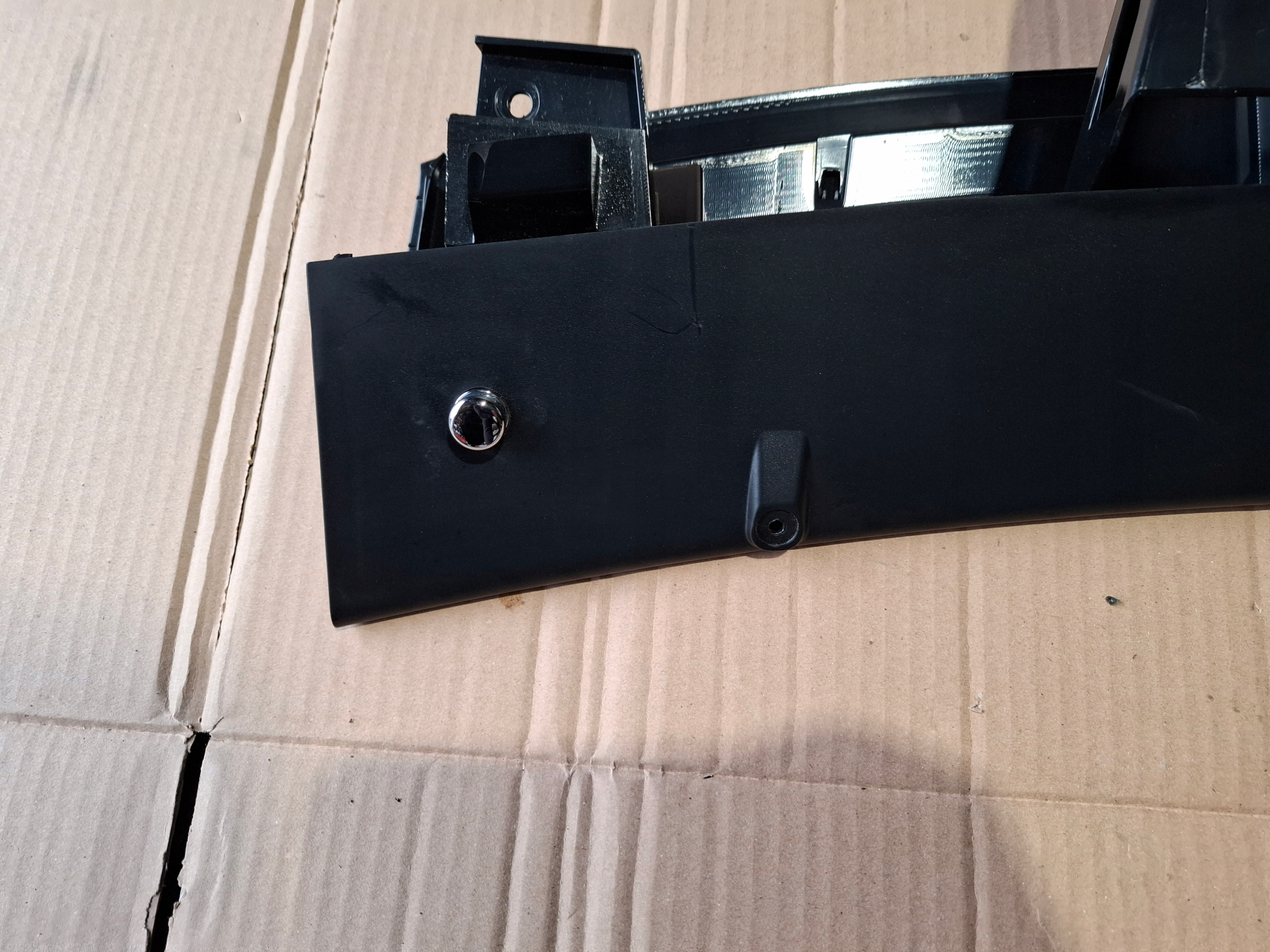 cover of the threshold boot BENTLEY BENTAYGA 36A867975D