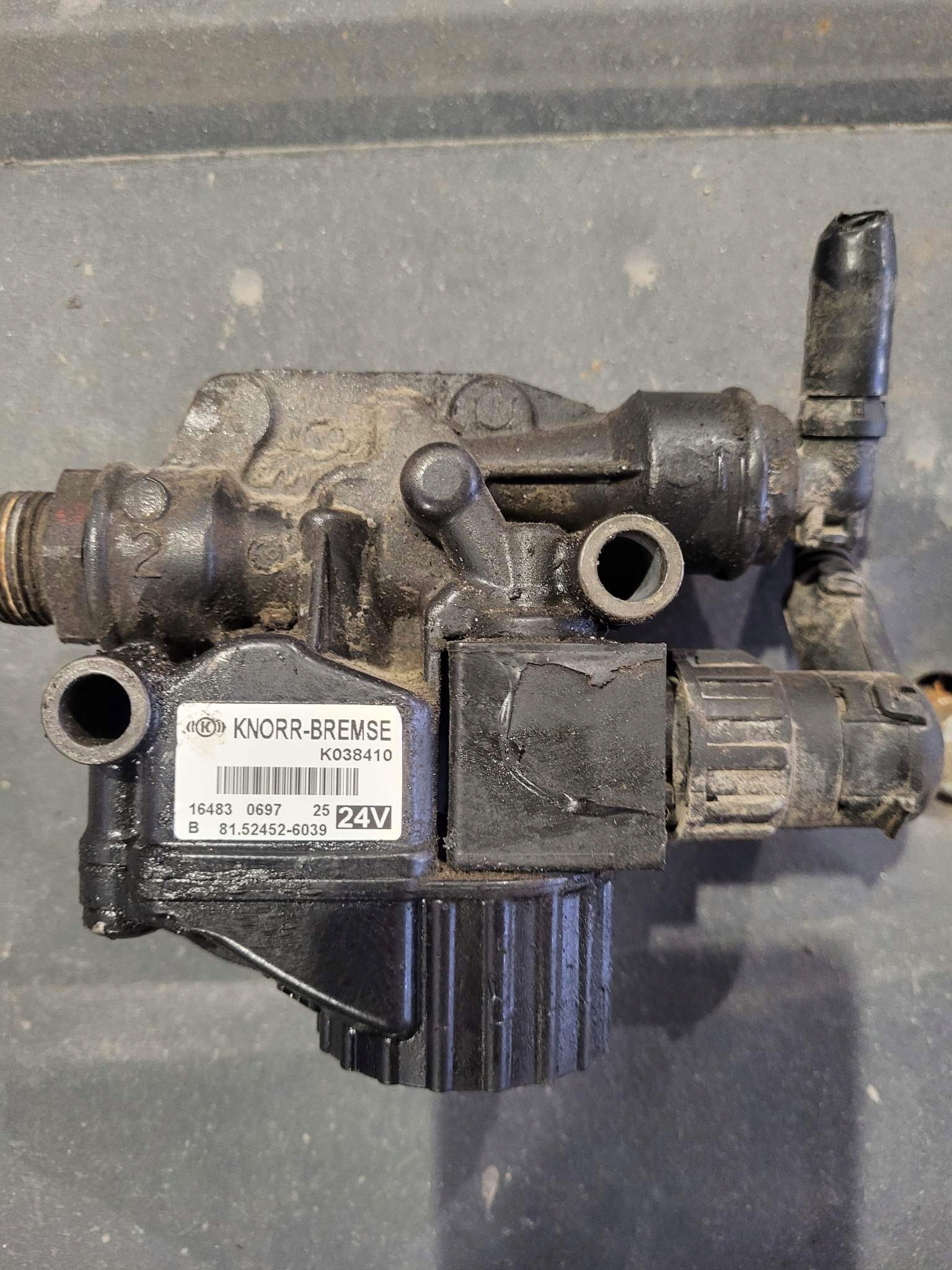 81.52452-6039 - Man TGX TGS клапан ABS