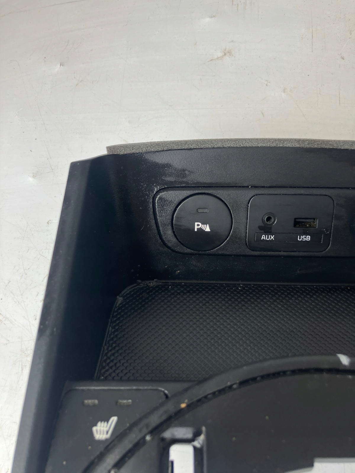 switch seats adapter USB KIA SPORTAGE III 93340-3W000