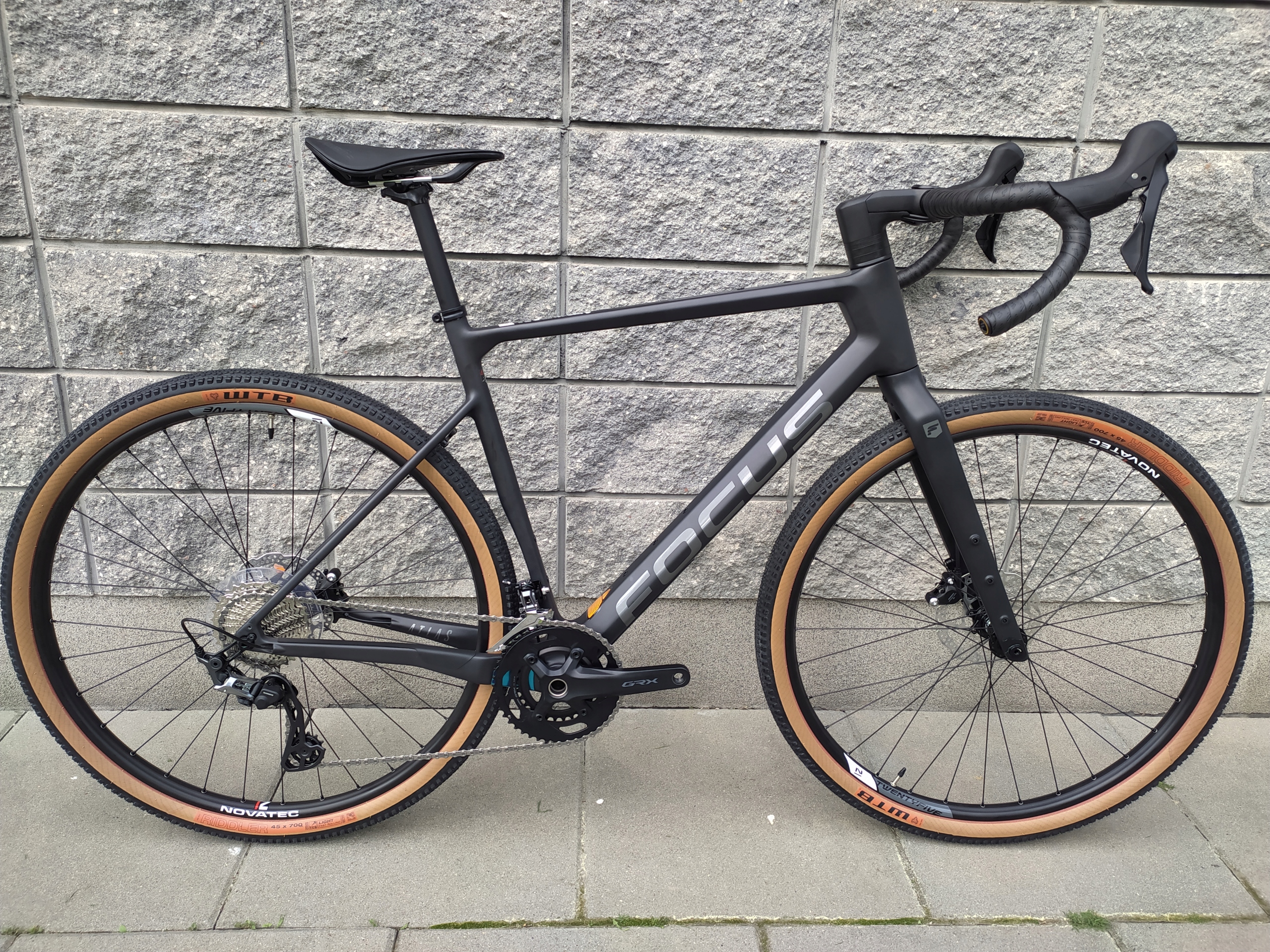 Rower gravel Focus Atlas 8.7 L57 Black Carbon