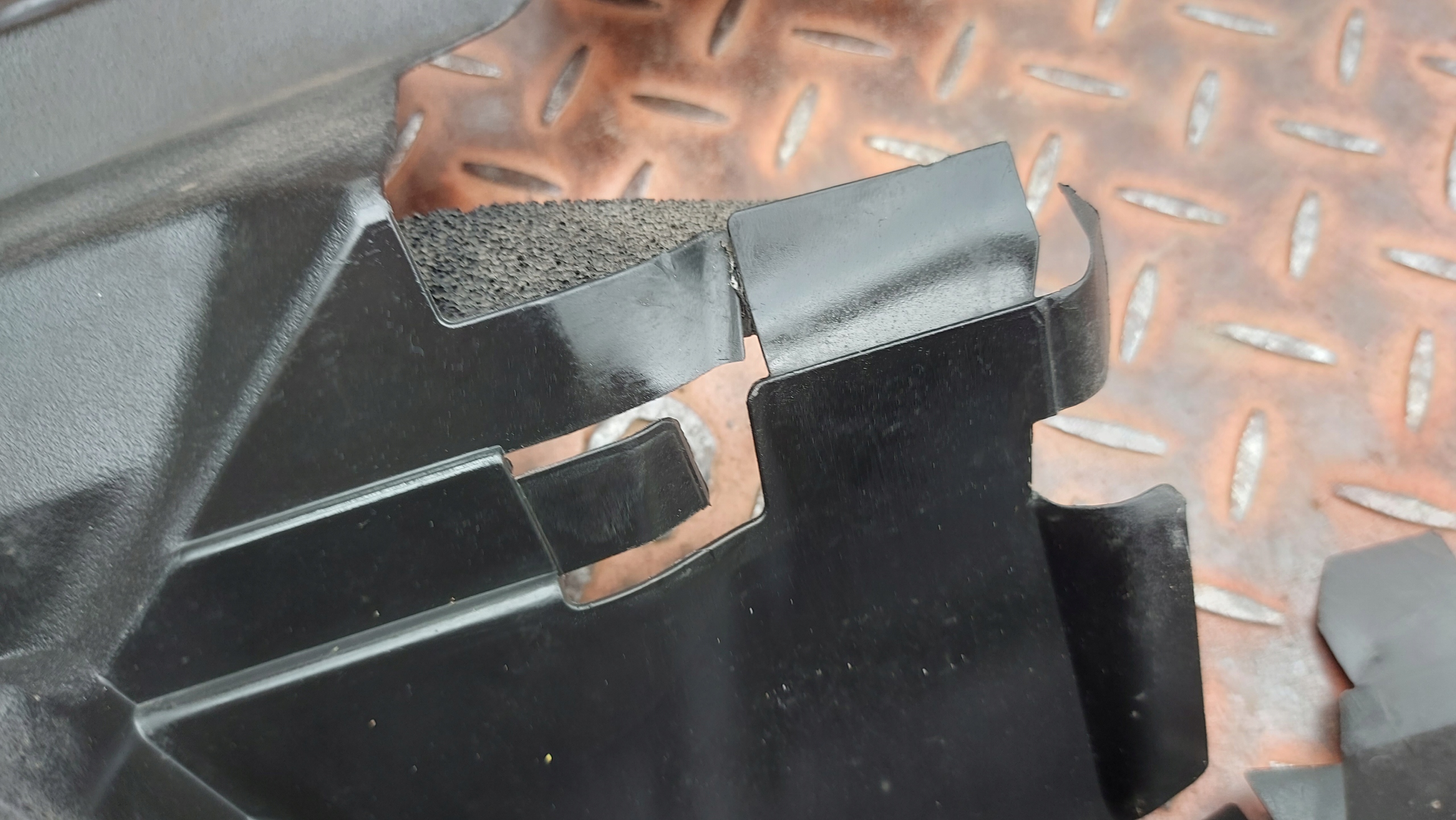 kryt stěny předek TOYOTA RAV4 IV 12-15