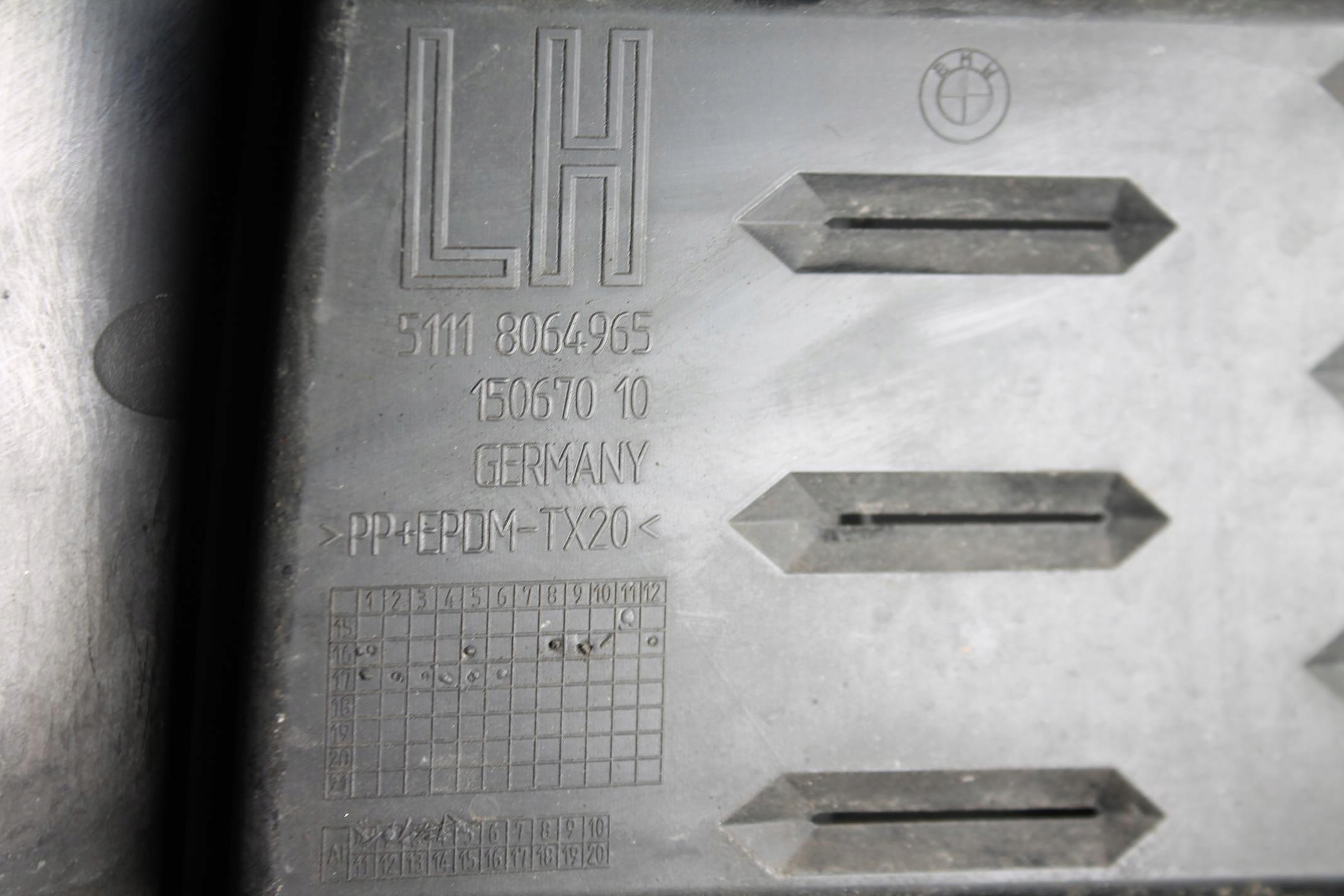 grid of a bumper 8064963 BMW 5 G30 G31 m-packet 17