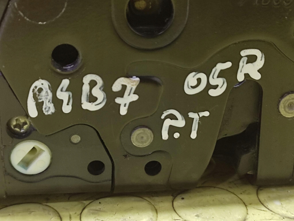 AUDI A4 B7 lock door right rear part 8E0839016AA