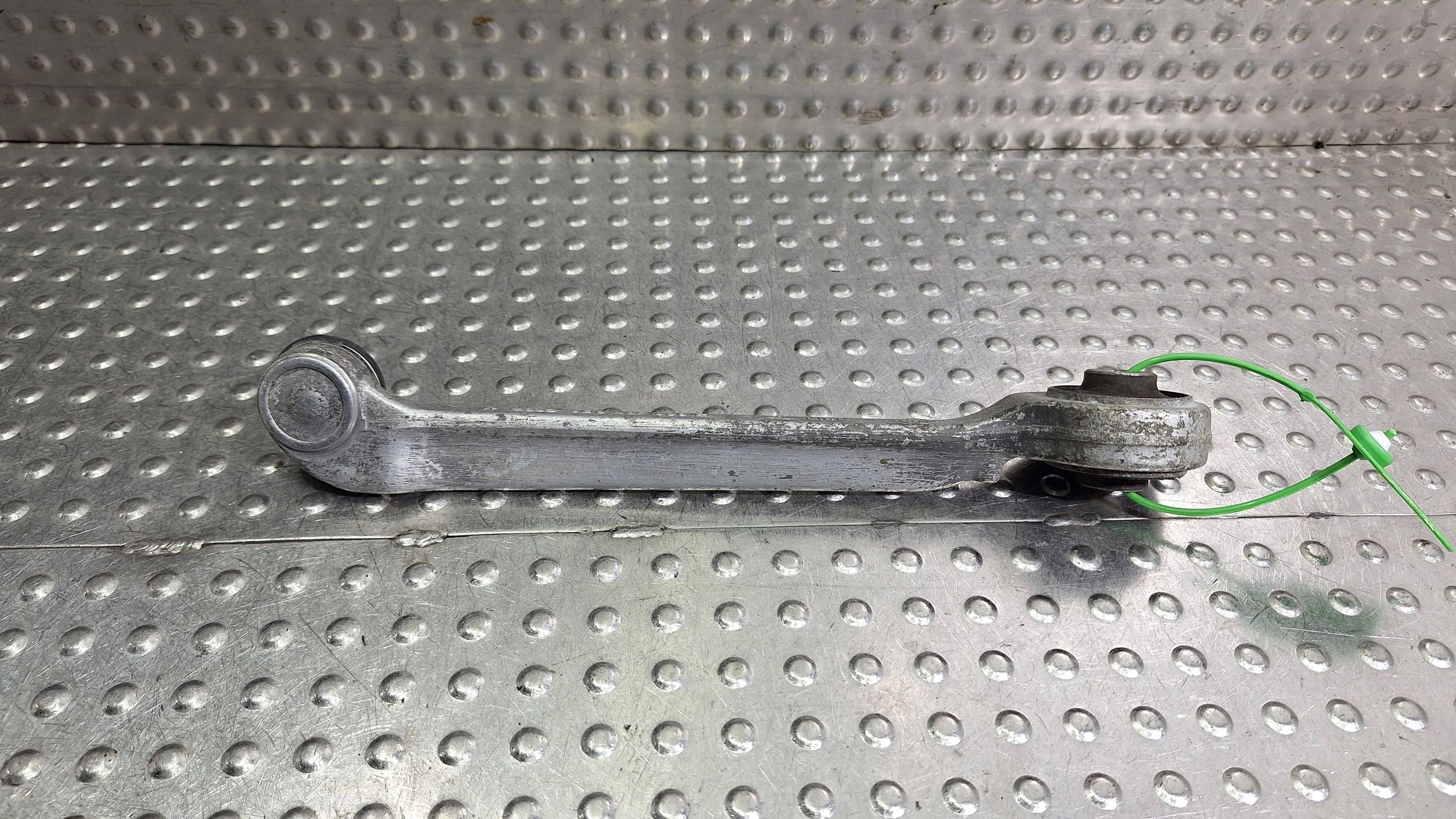 arm right front upper OE 8D0407508E AUDI A4 B6 A6 C5 PASSAT B5 SUPERB and